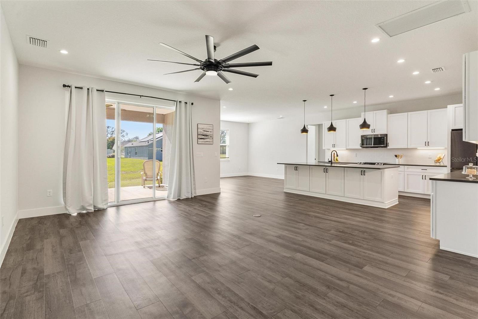 Image 12 of 52 For 415 Dixie Drive