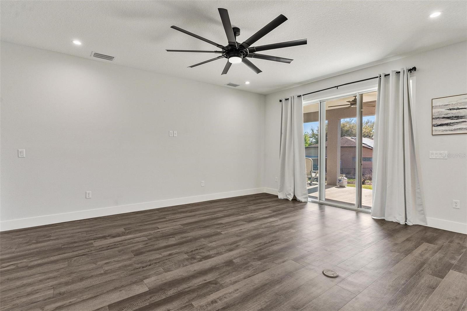 Image 13 of 52 For 415 Dixie Drive