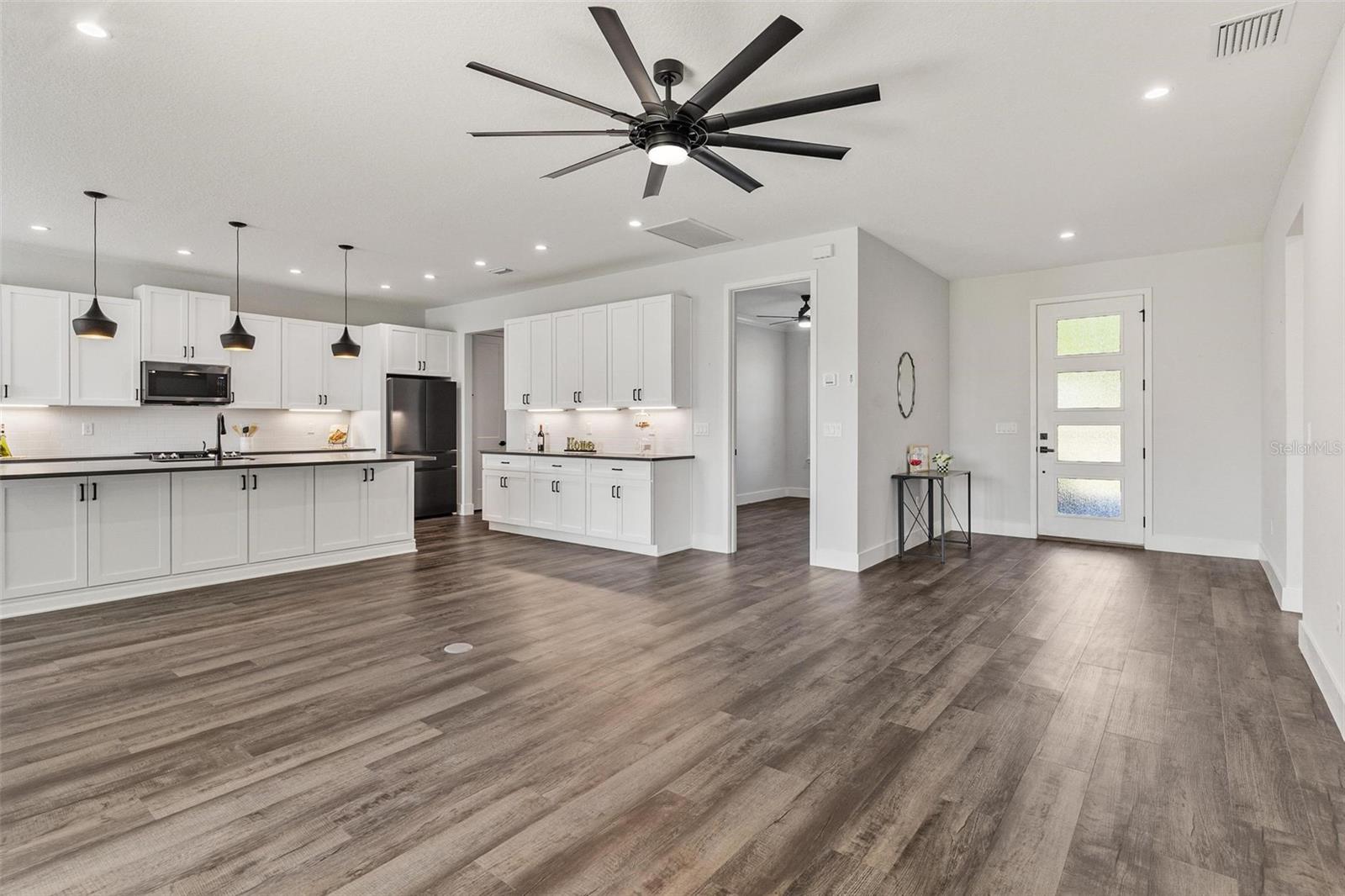 Image 15 of 52 For 415 Dixie Drive