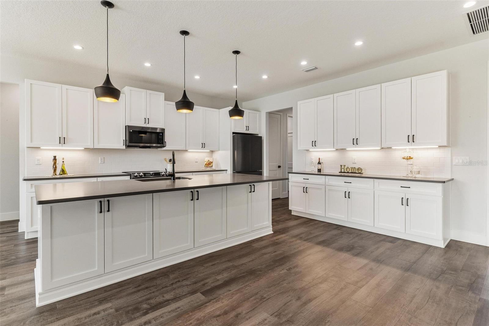 Image 17 of 52 For 415 Dixie Drive