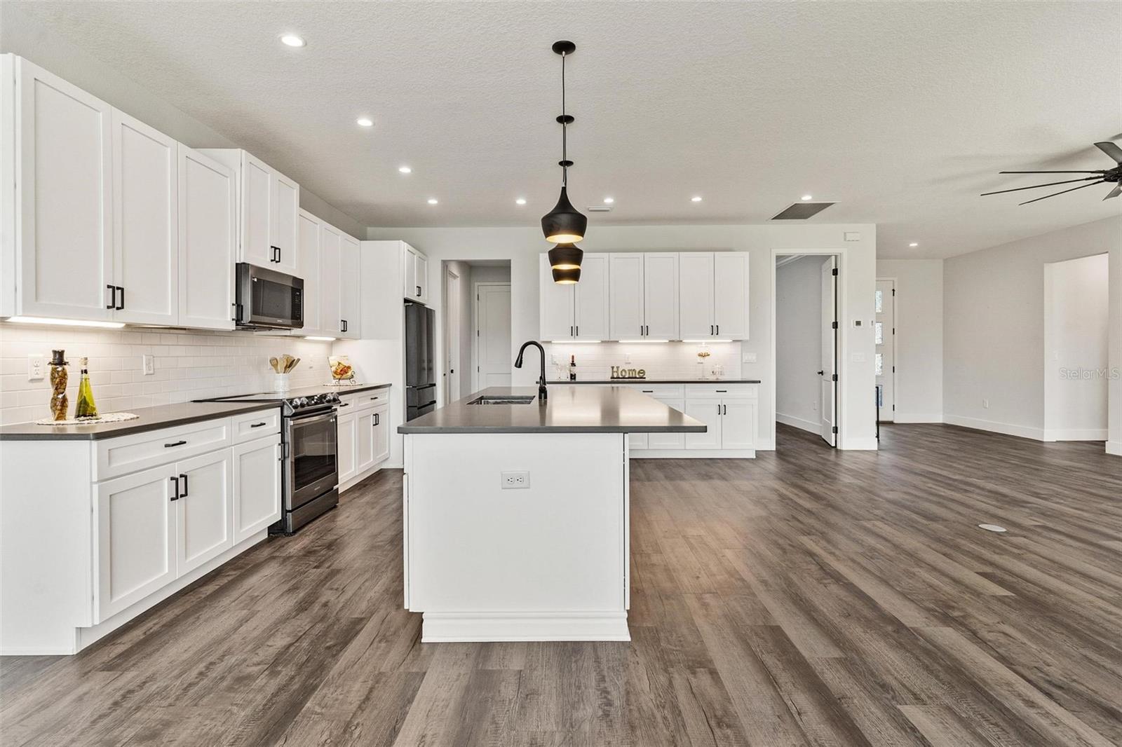 Image 18 of 52 For 415 Dixie Drive