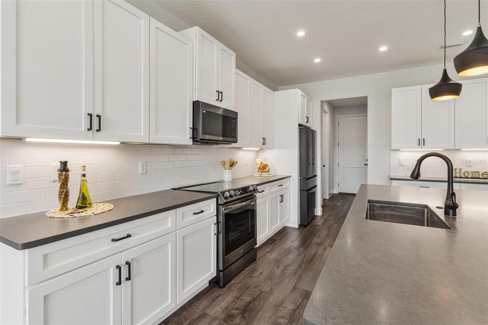 Image 19 of 52 For 415 Dixie Drive