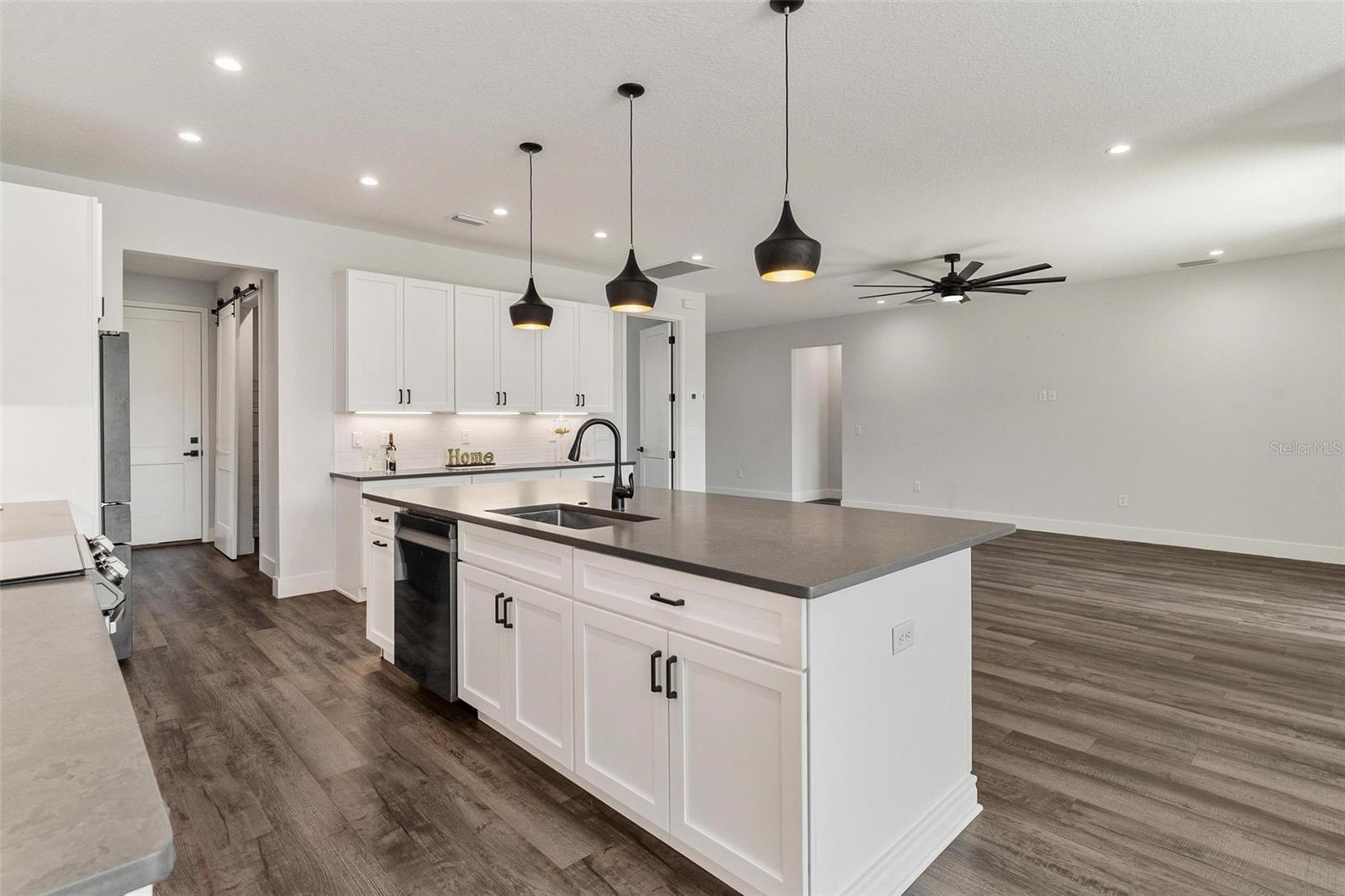 Image 20 of 52 For 415 Dixie Drive