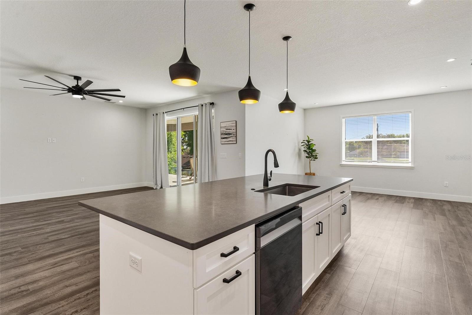 Image 21 of 52 For 415 Dixie Drive