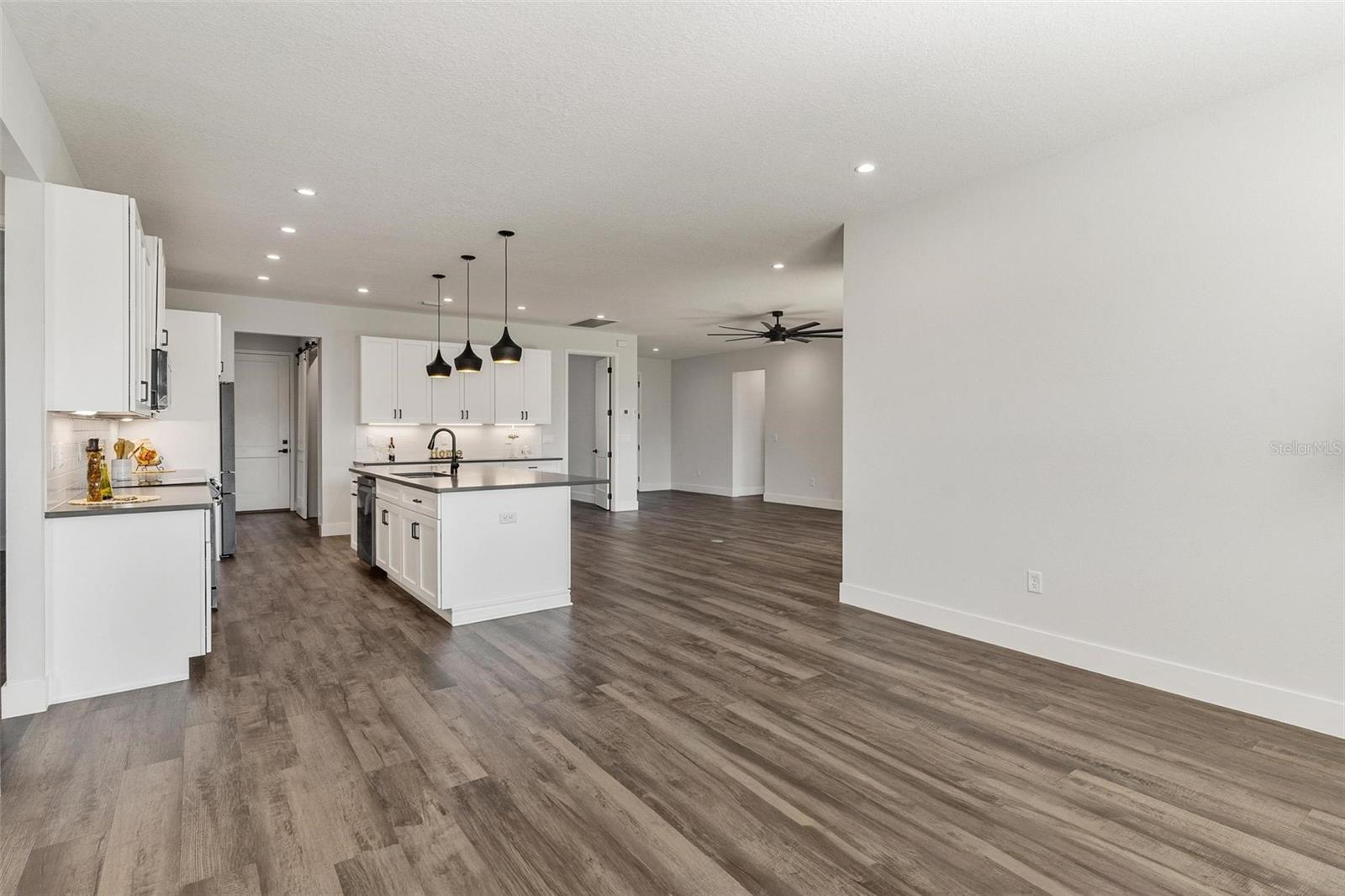 Image 24 of 52 For 415 Dixie Drive