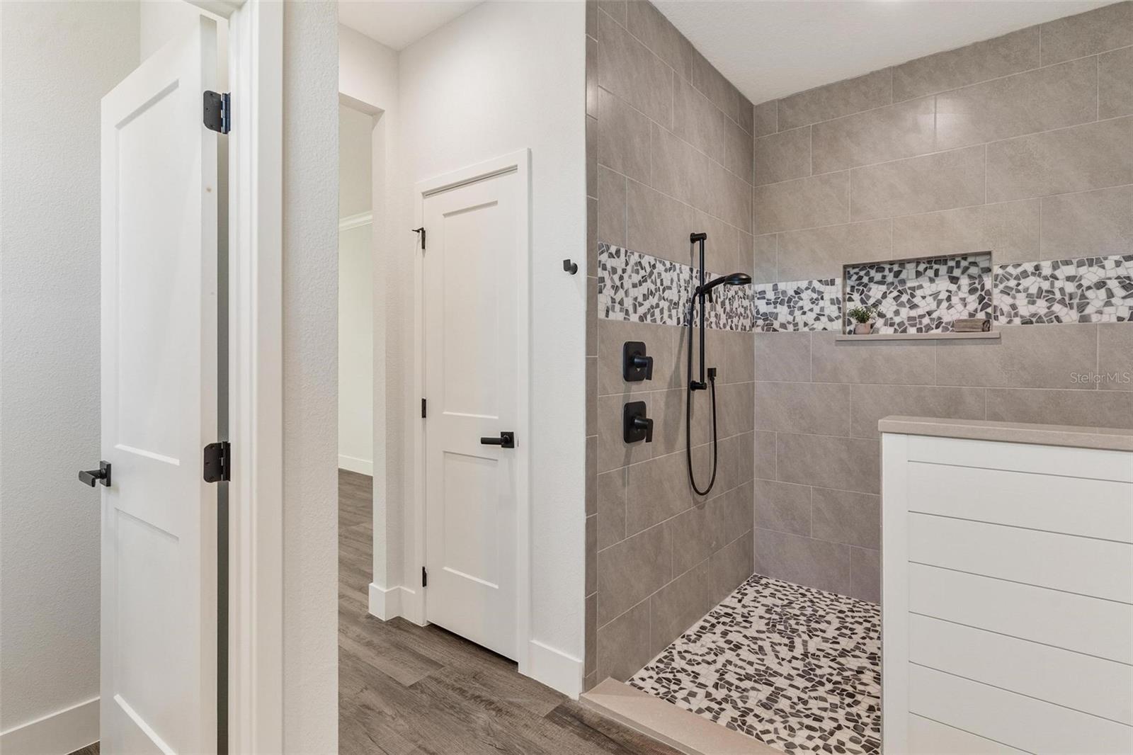 Image 30 of 52 For 415 Dixie Drive