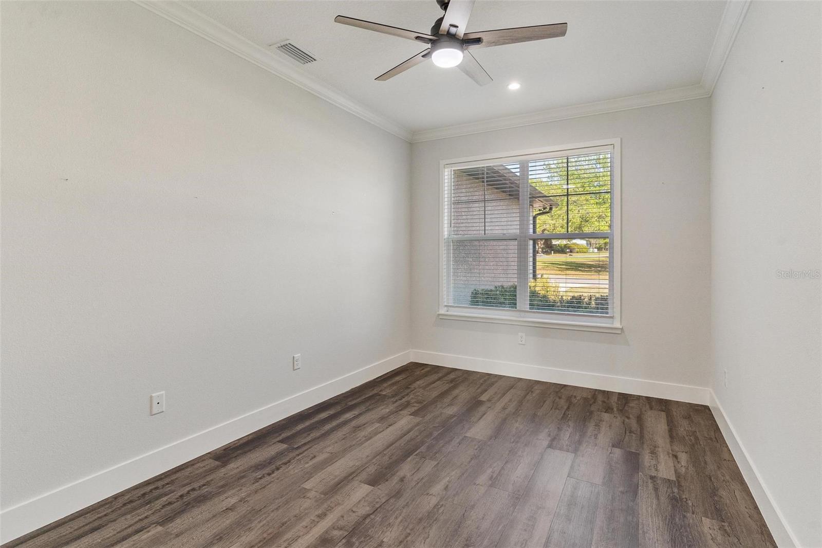 Image 33 of 52 For 415 Dixie Drive