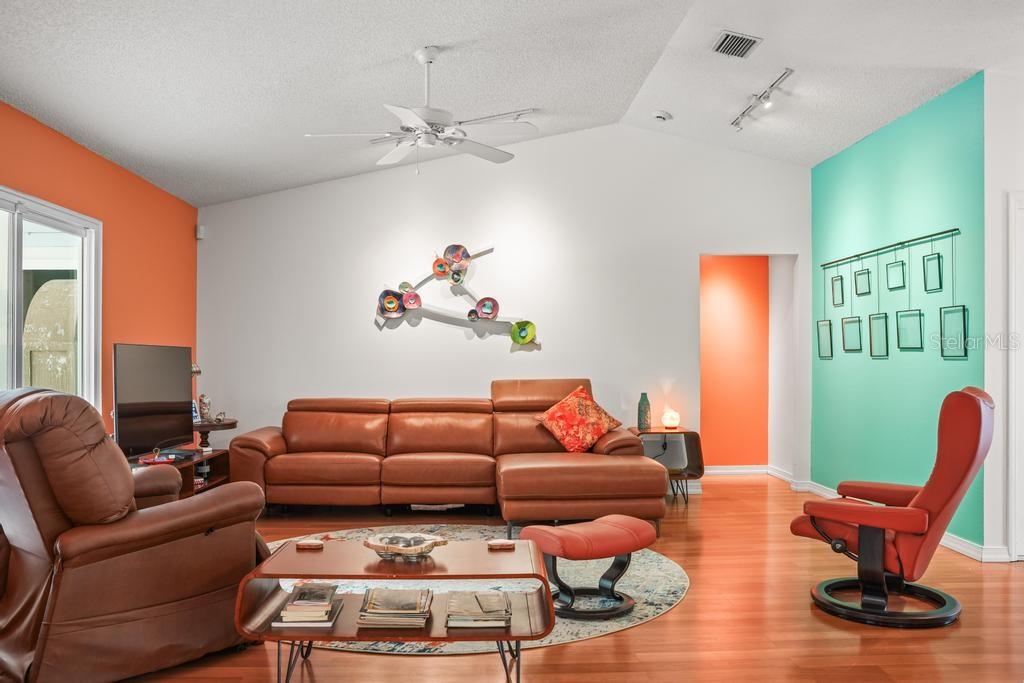 Image 13 of 68 For 658 Clark Court