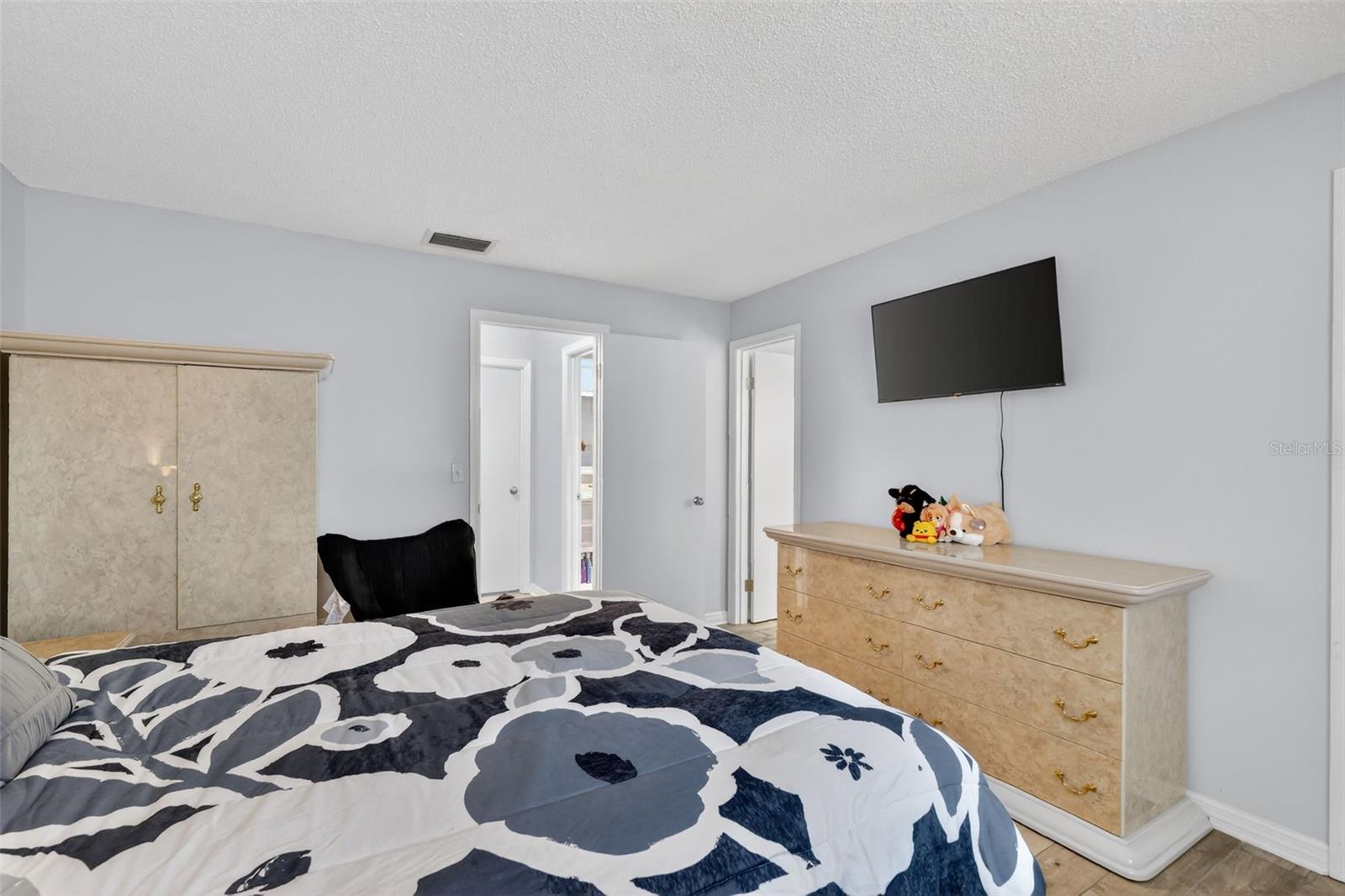 Image 14 of 27 For 507 Firewood Avenue