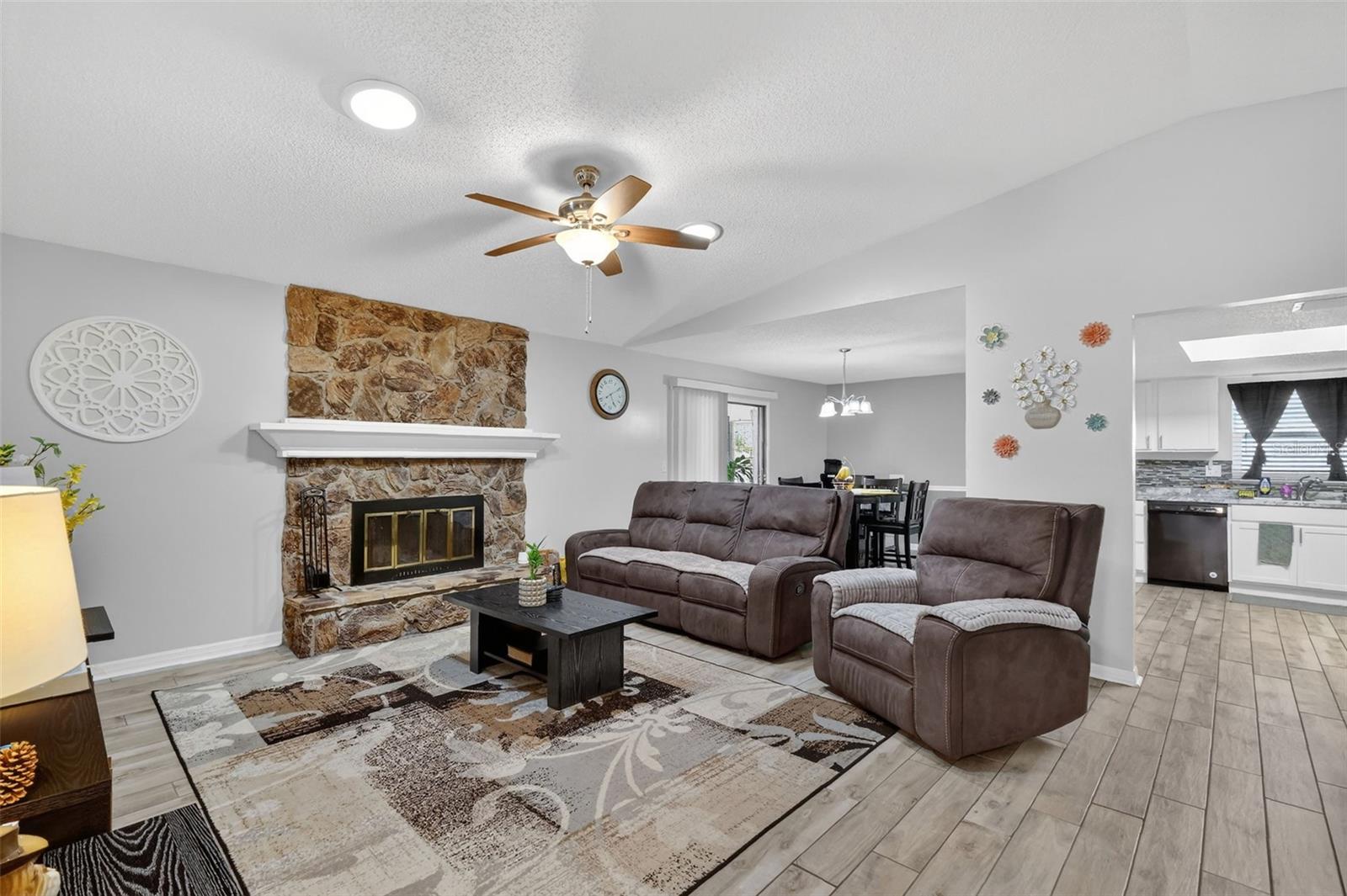 Image 5 of 27 For 507 Firewood Avenue