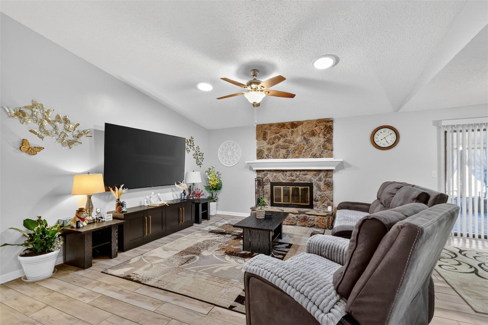 Image 6 of 27 For 507 Firewood Avenue