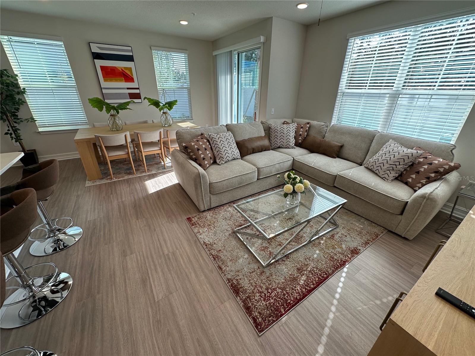 Image 5 of 30 For 1057 Caroline Street