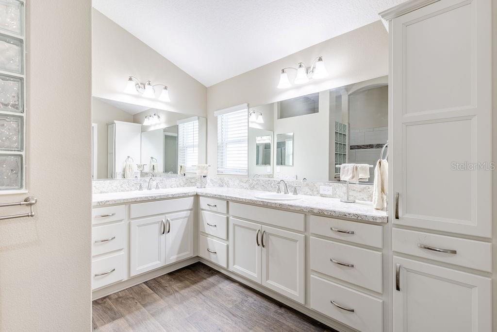 Listing photo id 15 for 5375 Werdebaugh Way