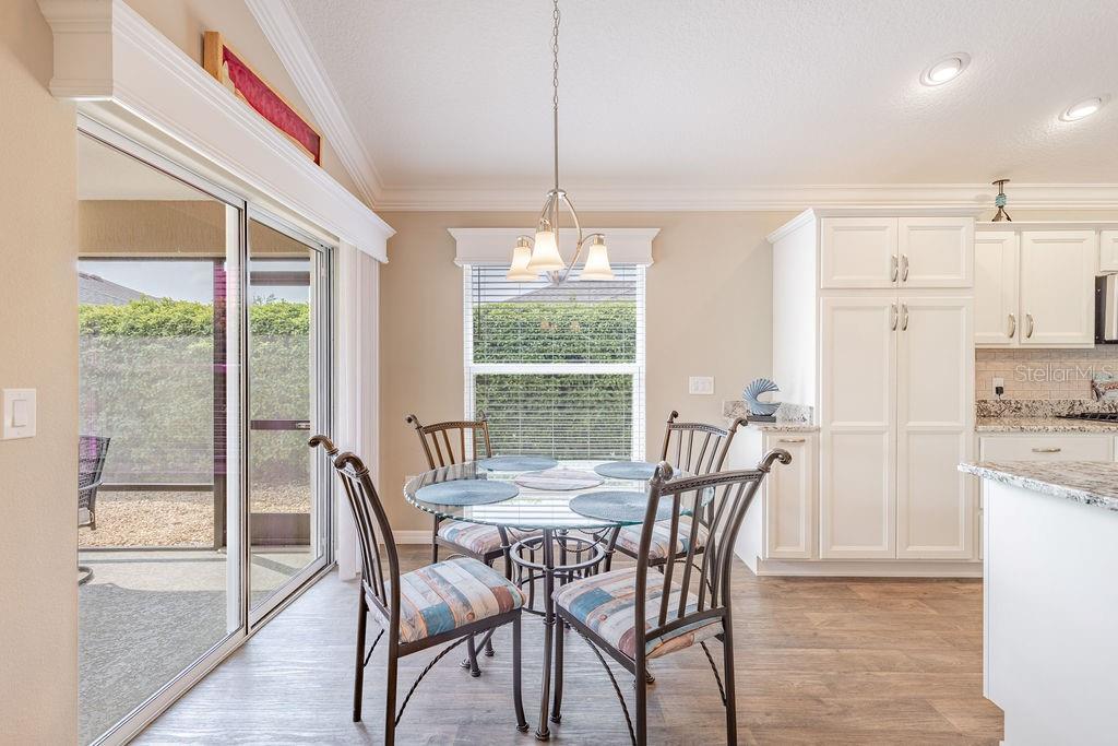 Listing photo id 24 for 5375 Werdebaugh Way