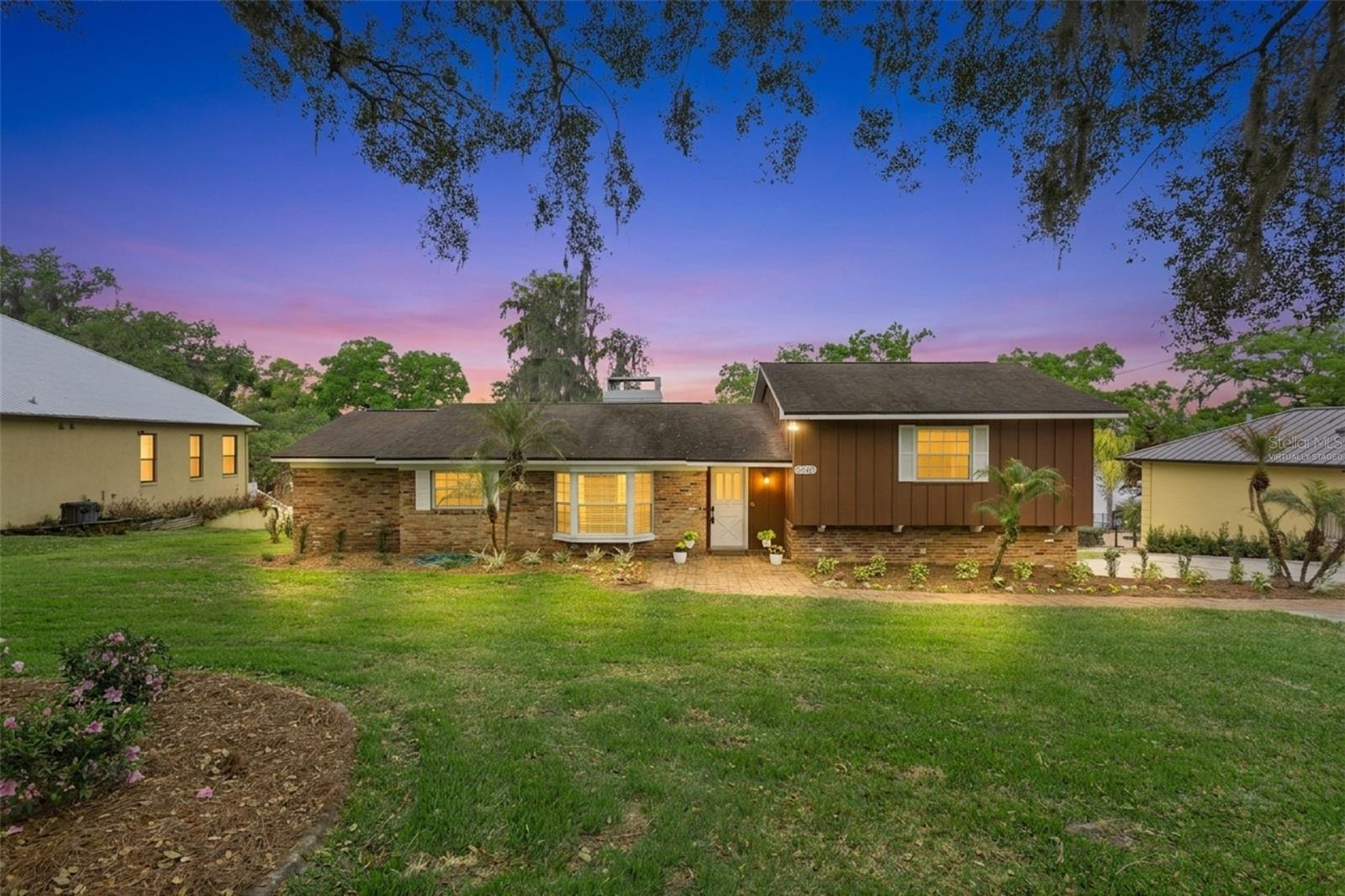 Image 4 of 65 For 2874 Crooked Lake Drive