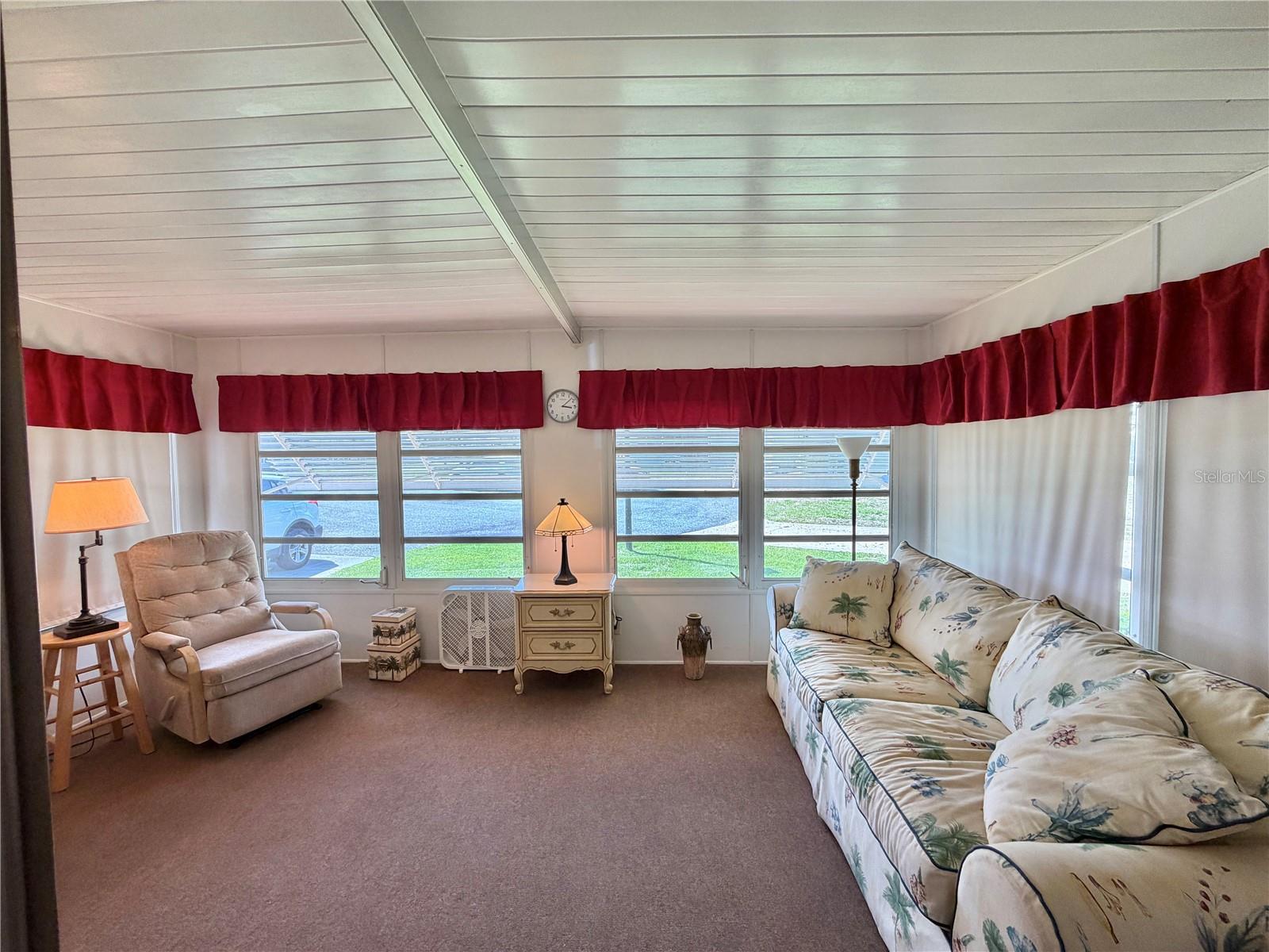 Image 15 of 78 For 344 Hawthorne Boulevard