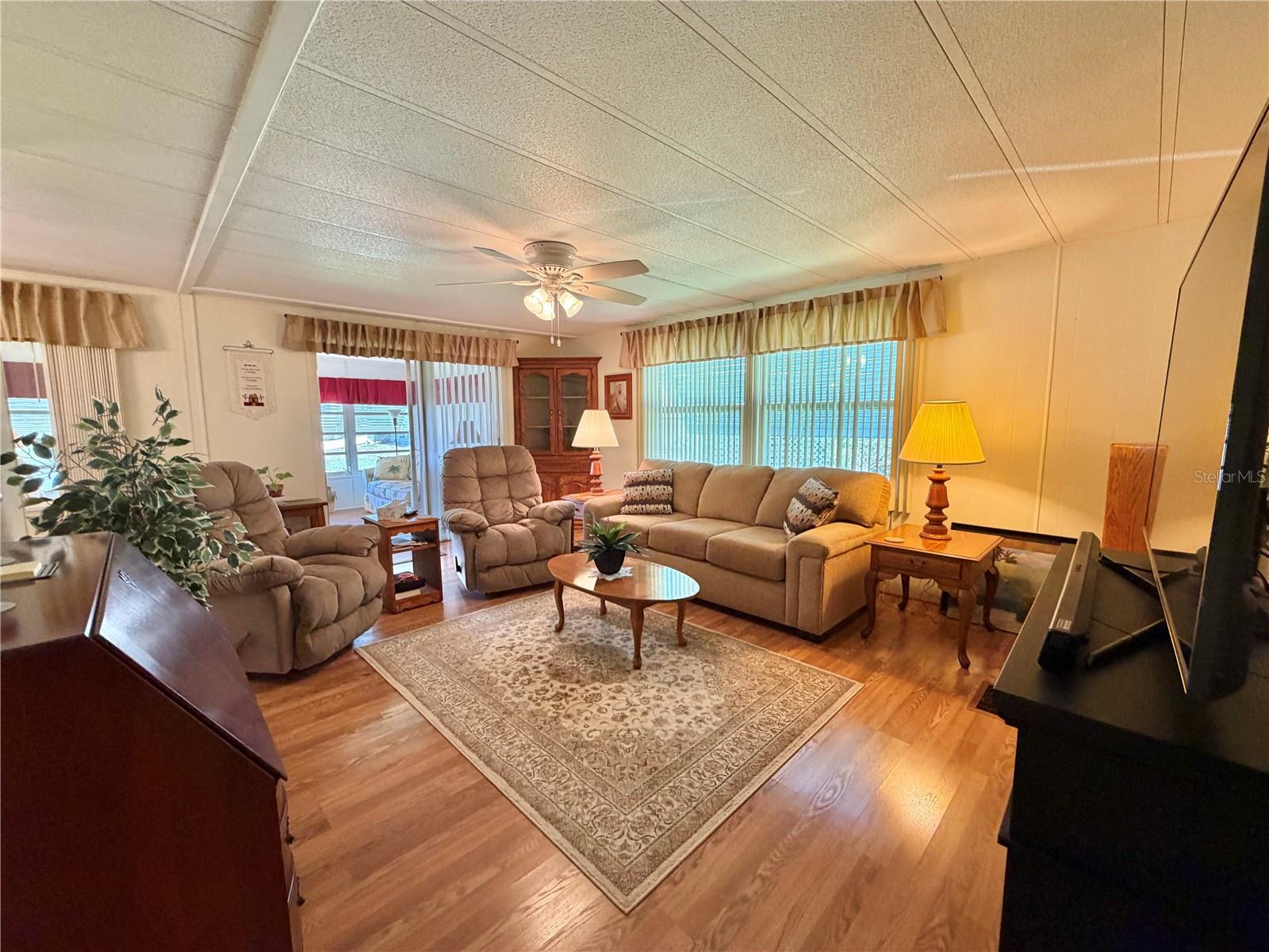 Image 2 of 78 For 344 Hawthorne Boulevard