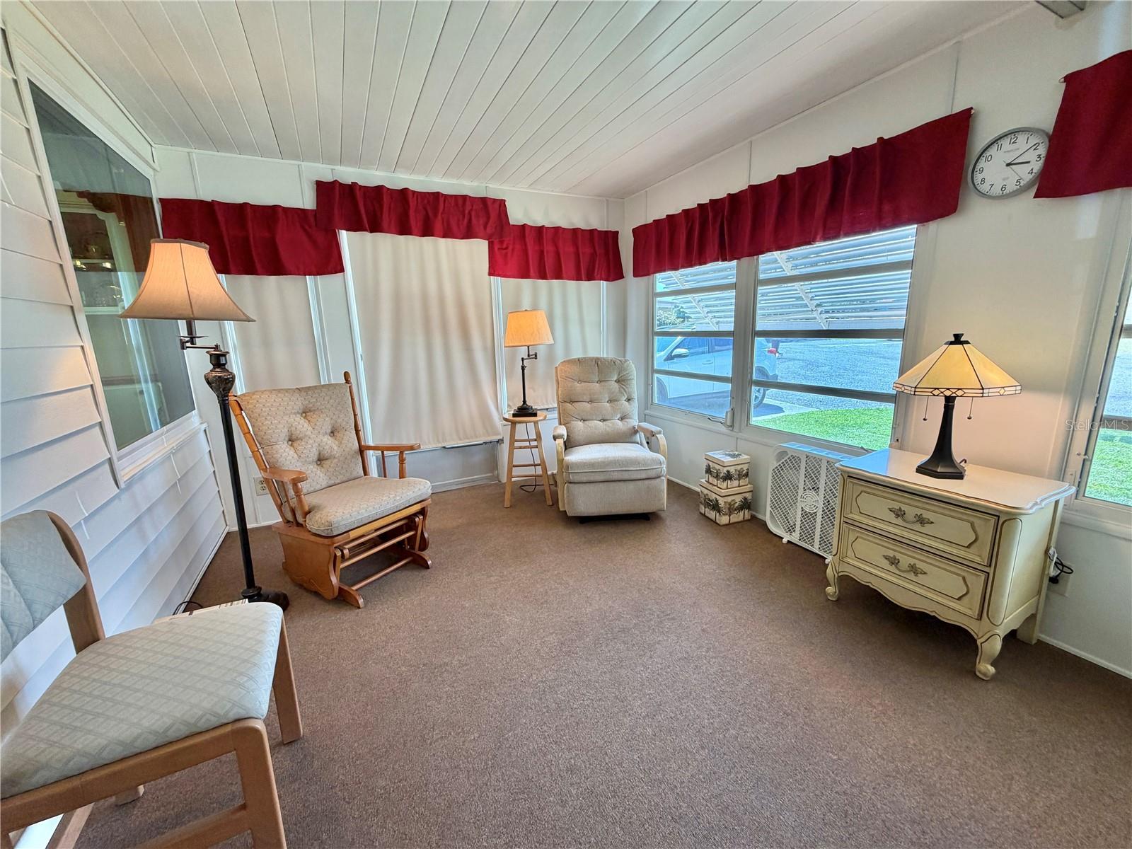 Image 20 of 78 For 344 Hawthorne Boulevard