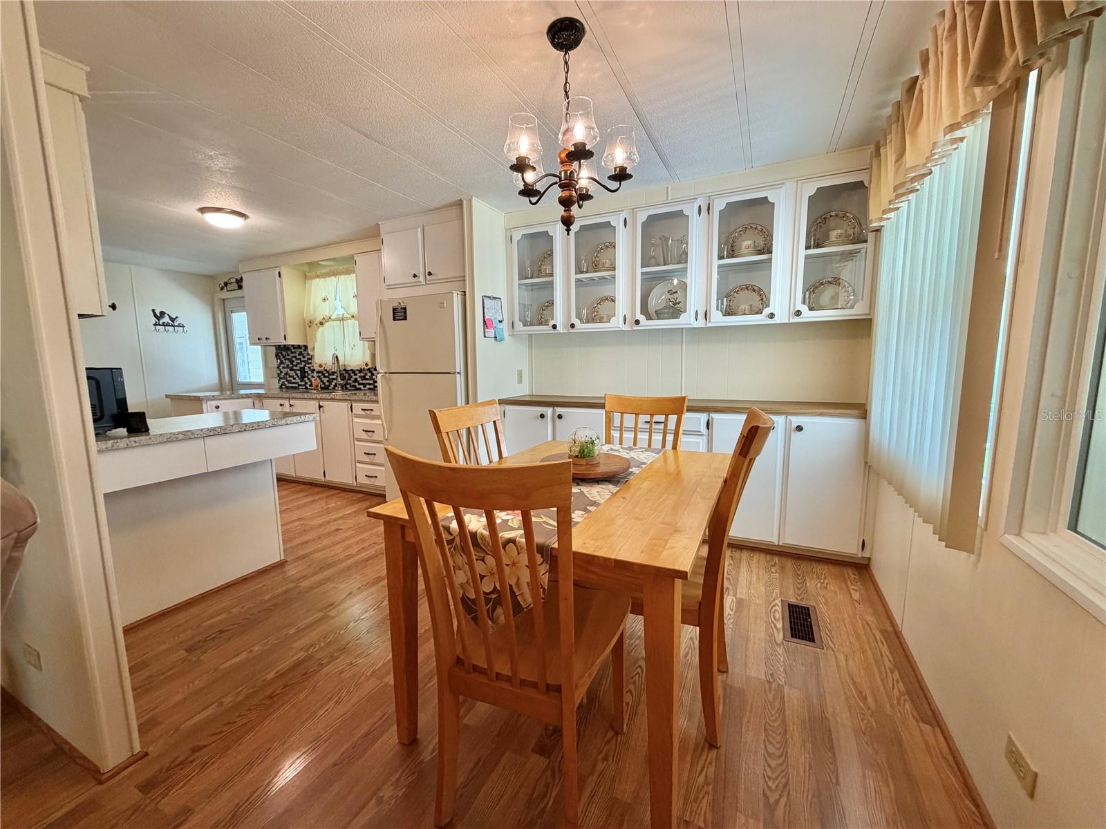 Image 21 of 78 For 344 Hawthorne Boulevard