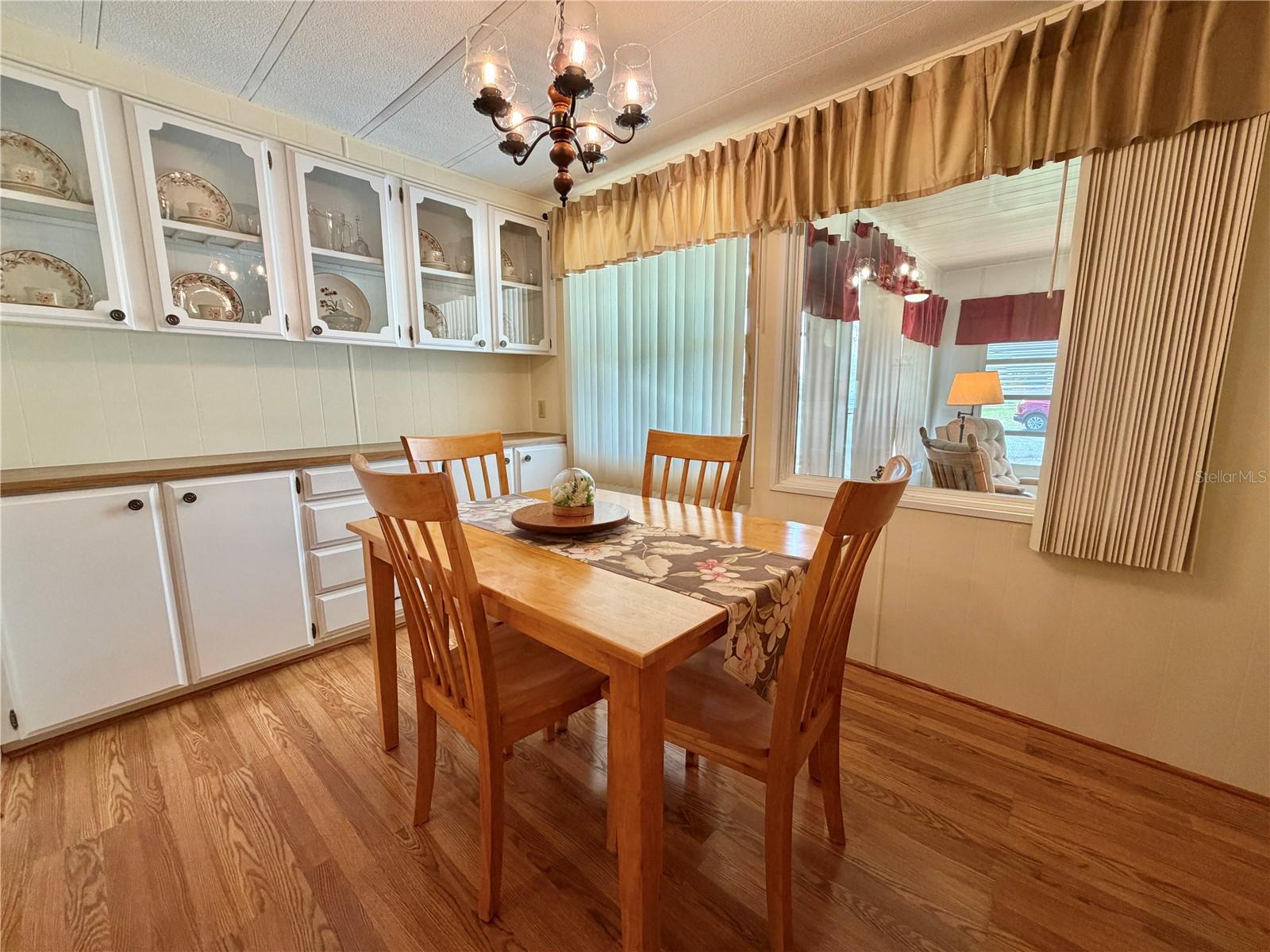 Image 22 of 78 For 344 Hawthorne Boulevard