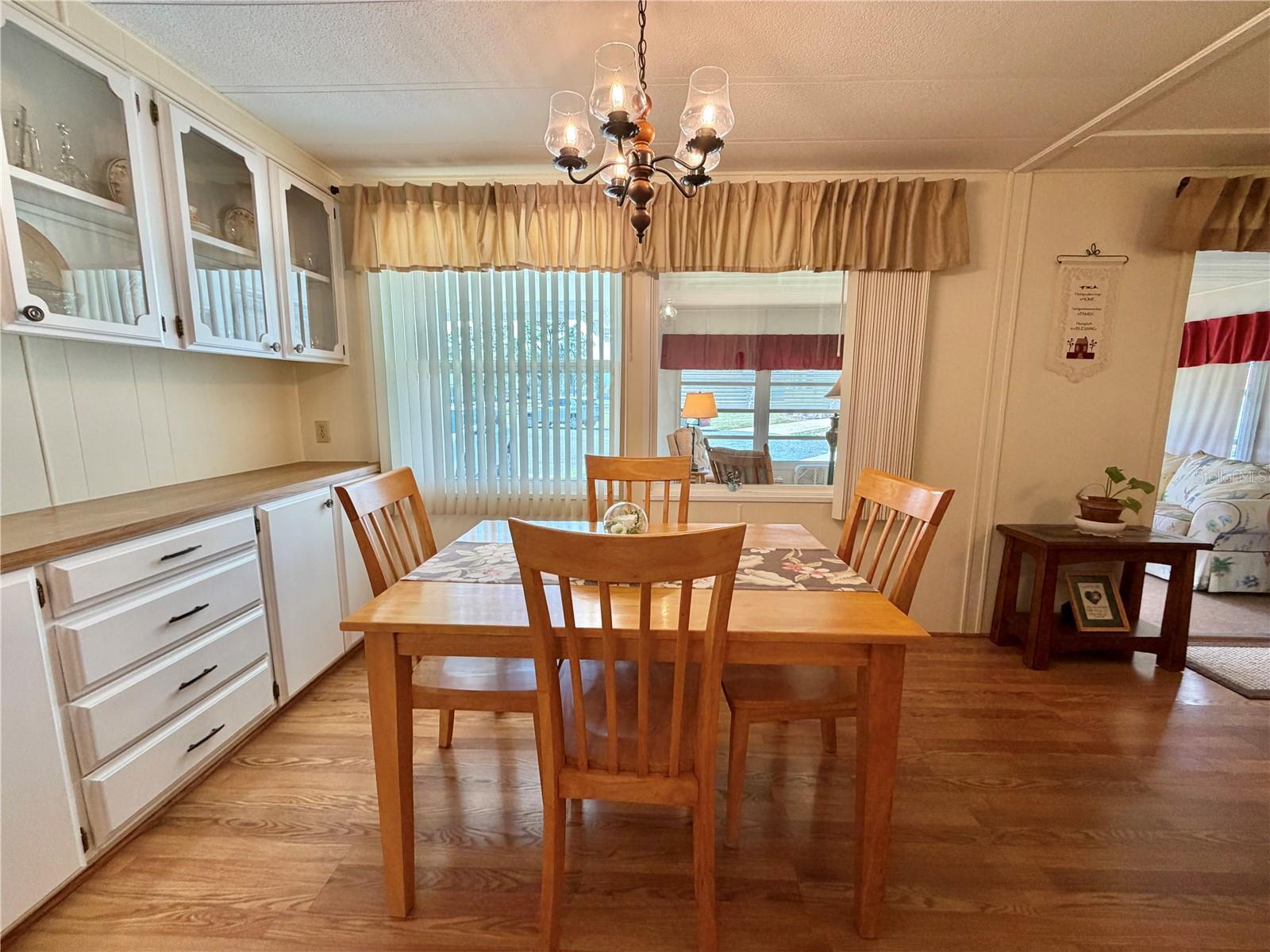 Image 23 of 78 For 344 Hawthorne Boulevard