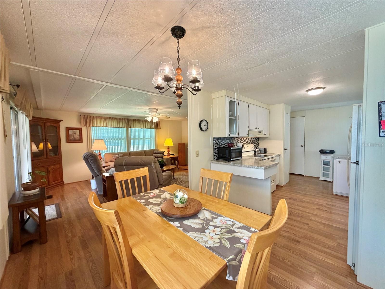 Image 25 of 78 For 344 Hawthorne Boulevard