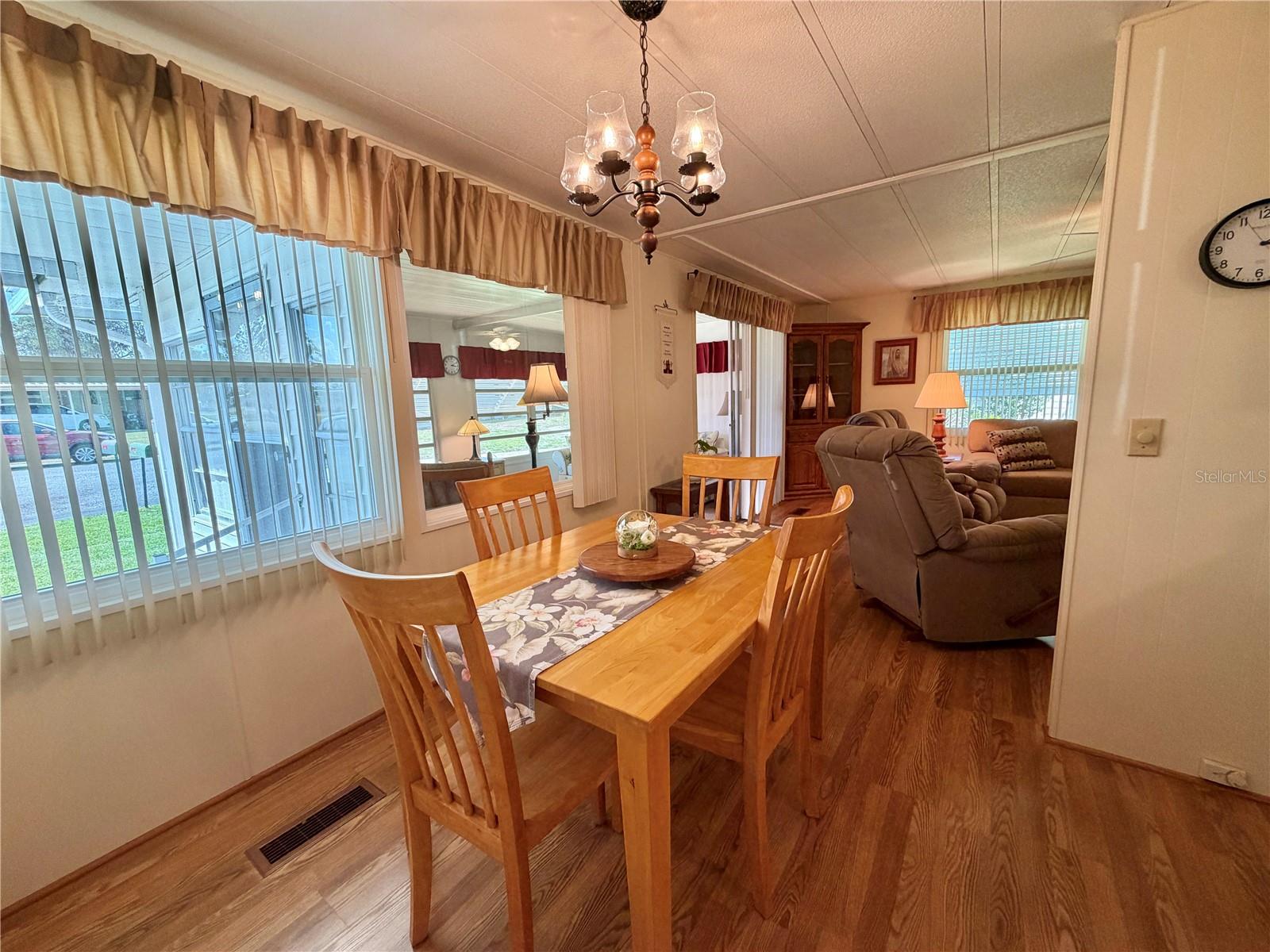 Image 27 of 78 For 344 Hawthorne Boulevard