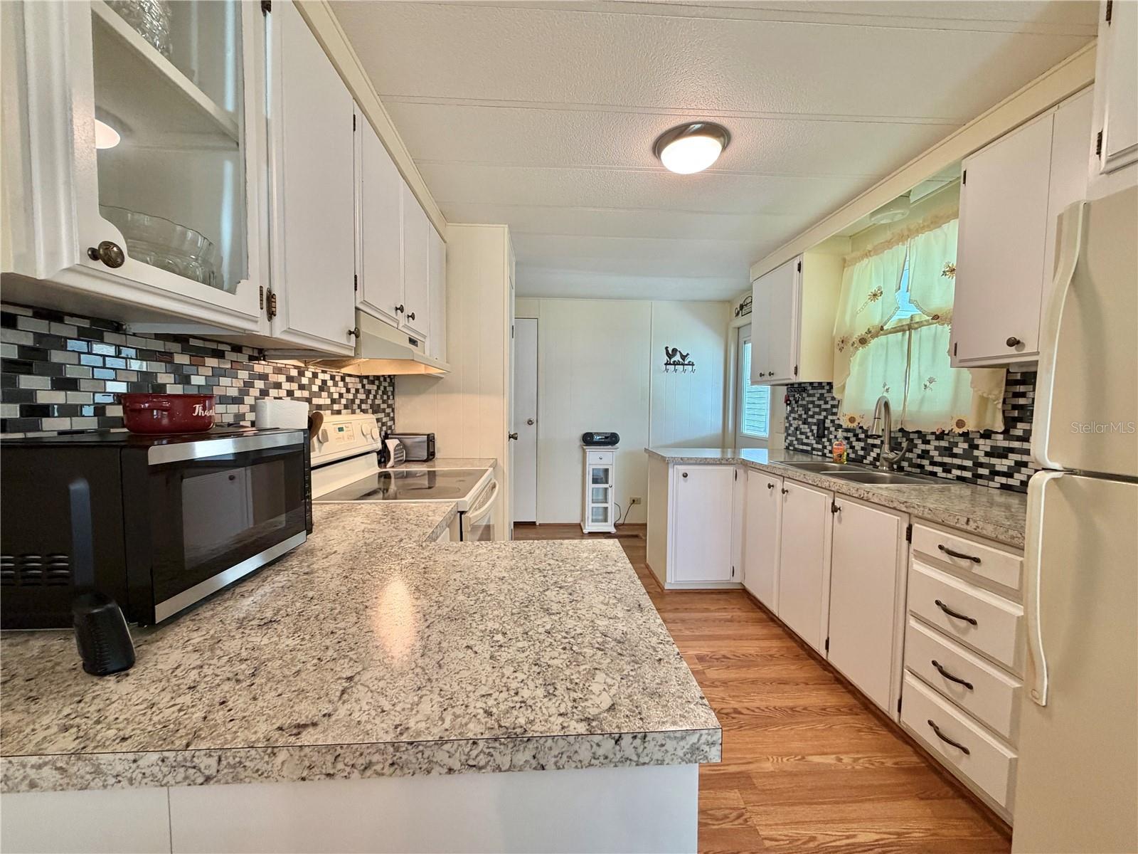 Image 28 of 78 For 344 Hawthorne Boulevard