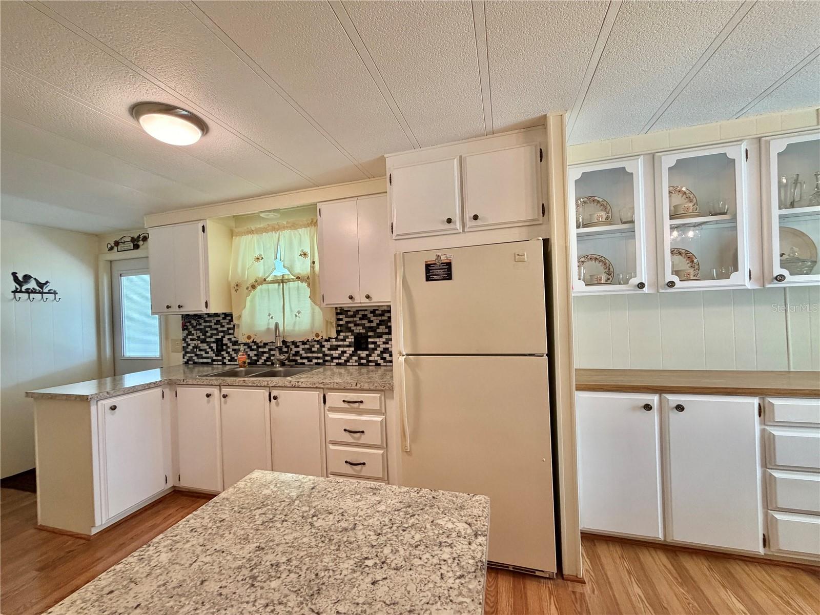 Image 30 of 78 For 344 Hawthorne Boulevard