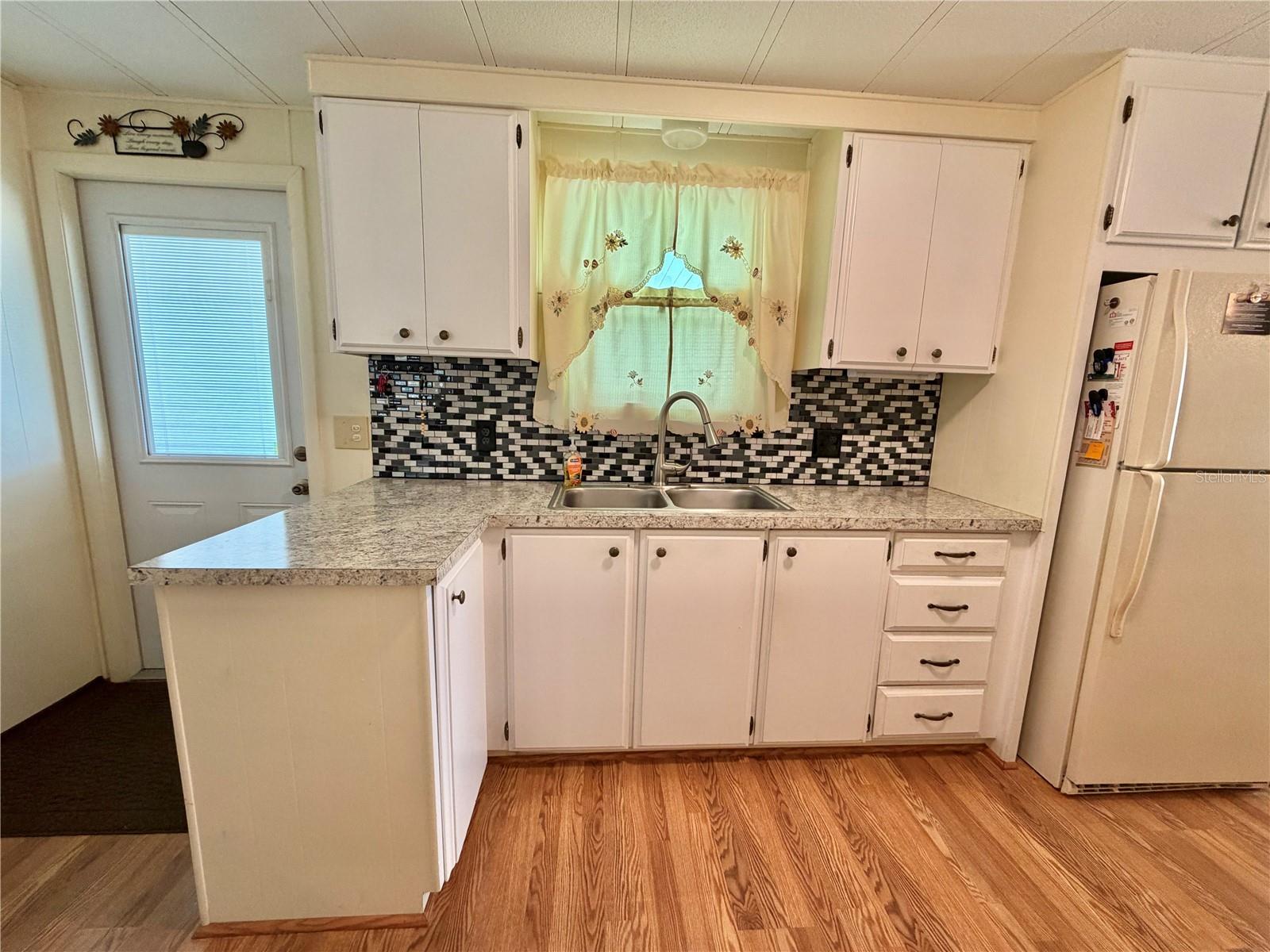 Image 34 of 78 For 344 Hawthorne Boulevard