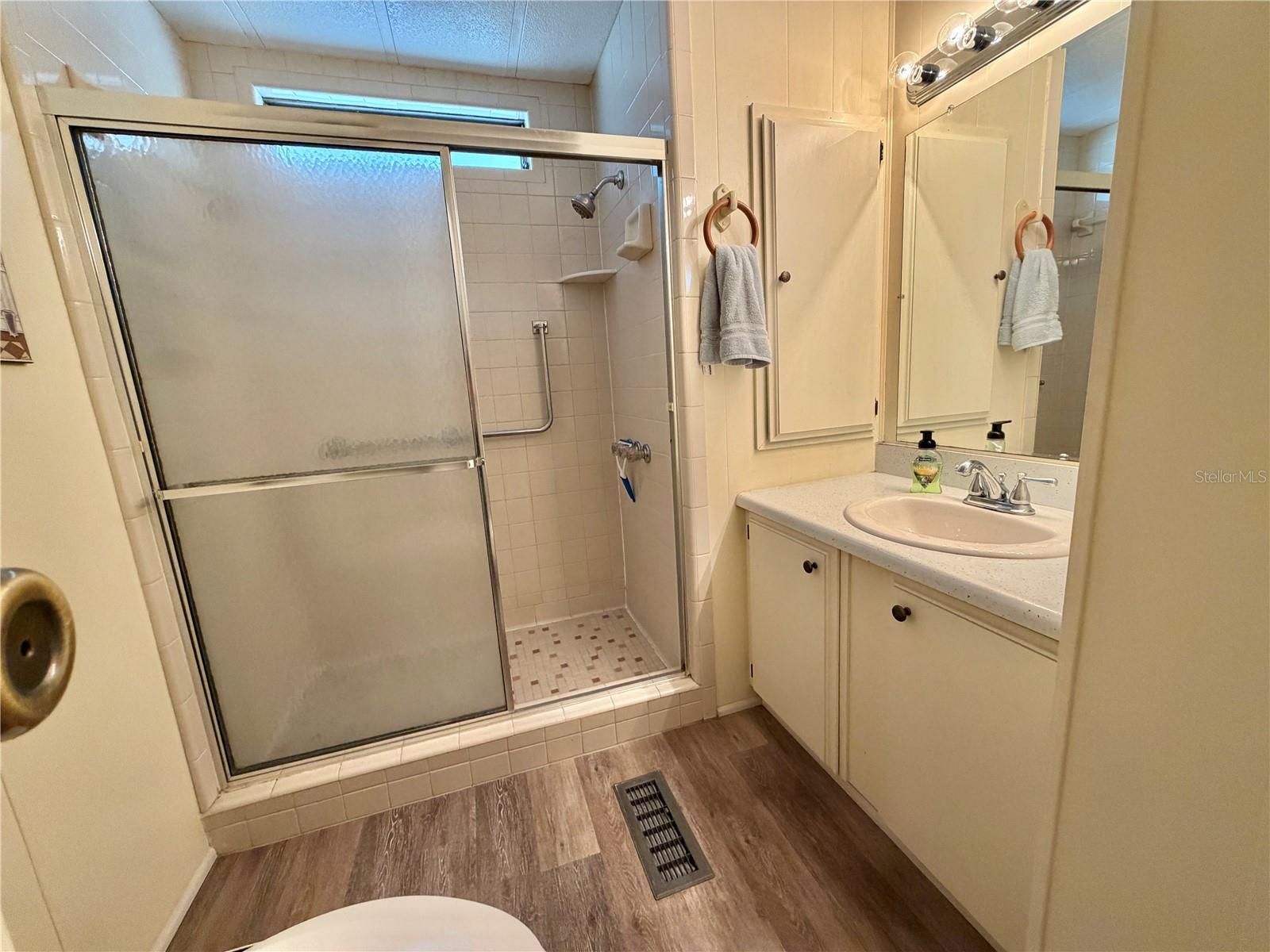 Image 37 of 78 For 344 Hawthorne Boulevard