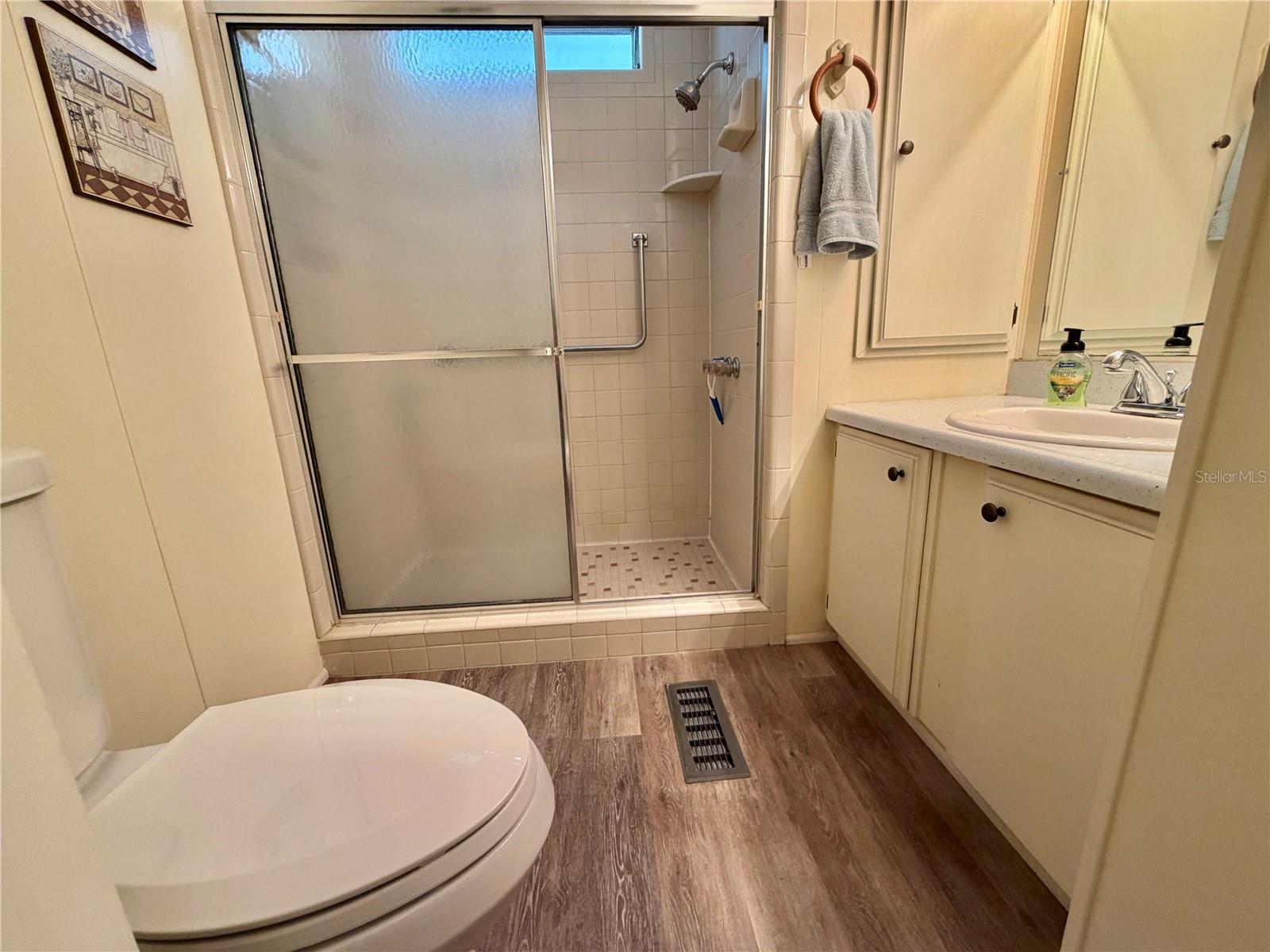 Image 38 of 78 For 344 Hawthorne Boulevard