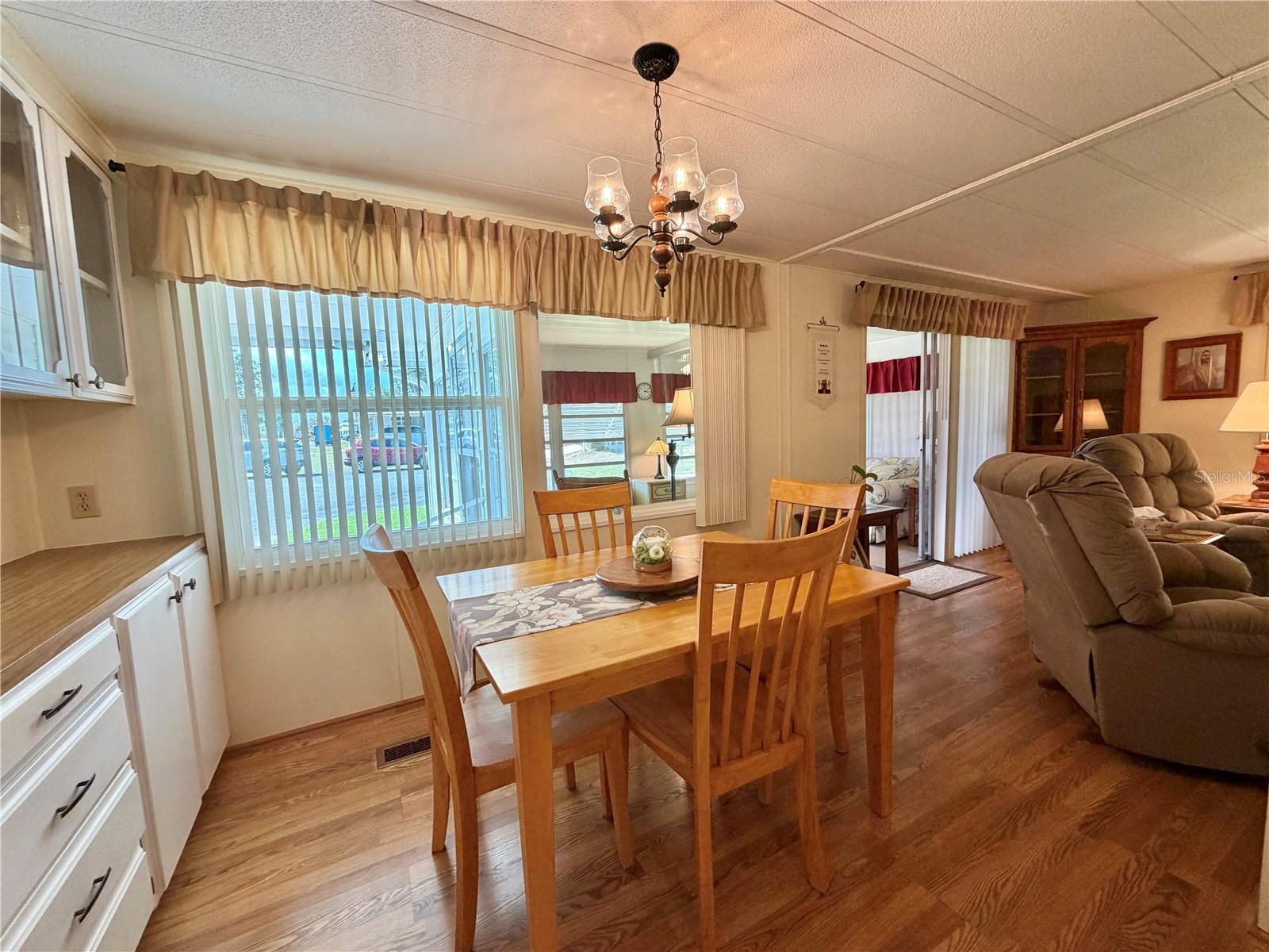 Image 4 of 78 For 344 Hawthorne Boulevard