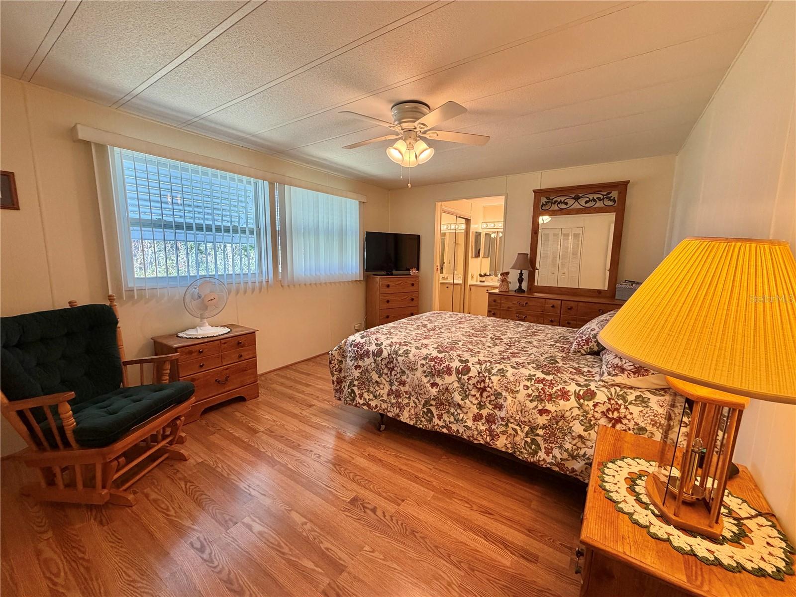 Image 51 of 78 For 344 Hawthorne Boulevard