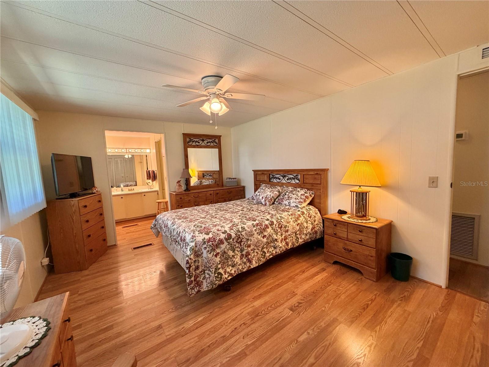 Image 52 of 78 For 344 Hawthorne Boulevard