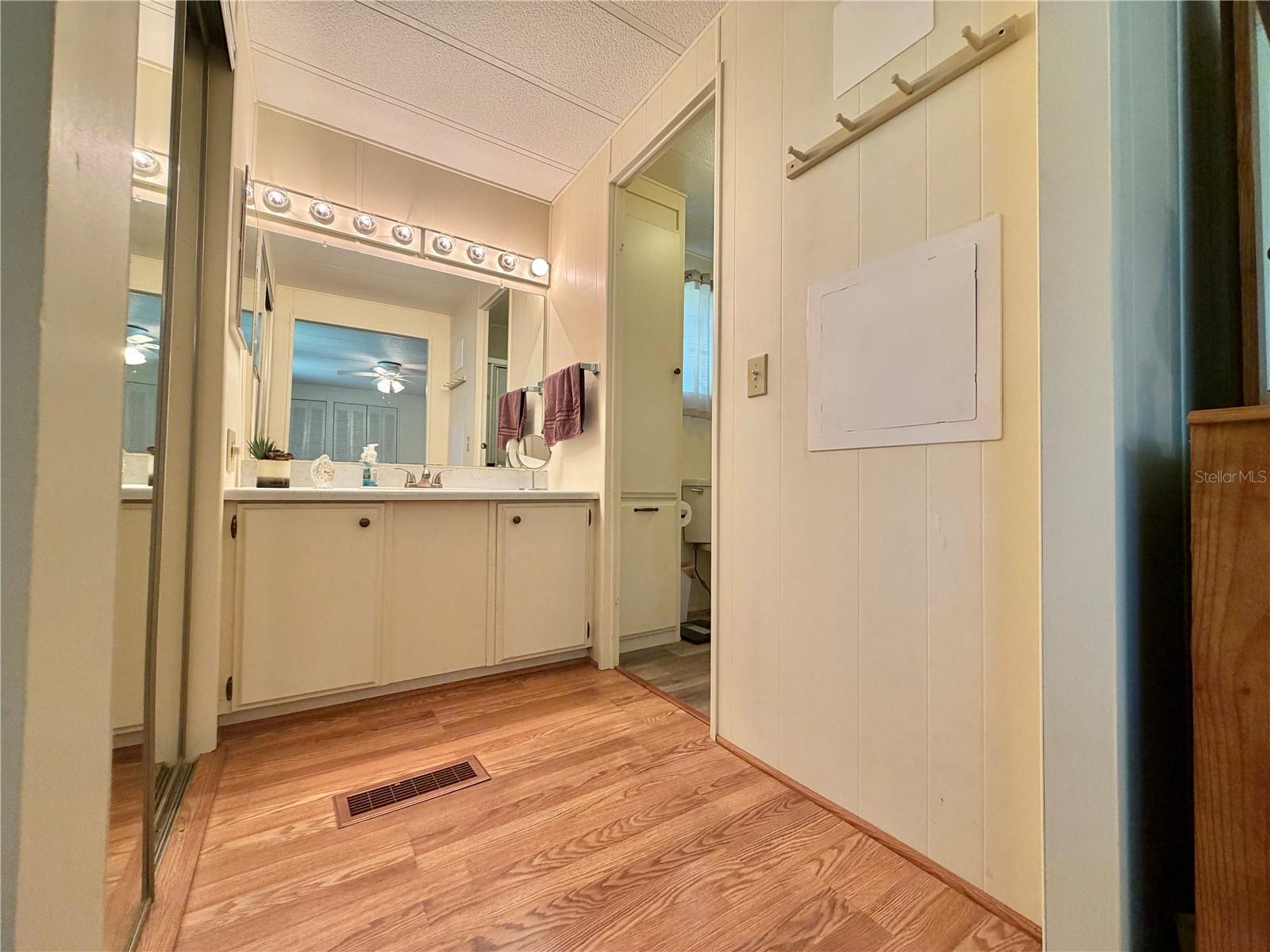 Image 56 of 78 For 344 Hawthorne Boulevard