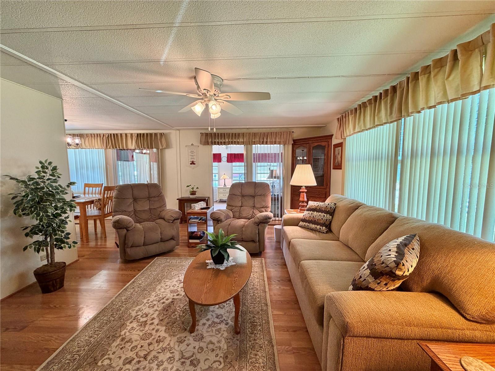 Image 7 of 78 For 344 Hawthorne Boulevard