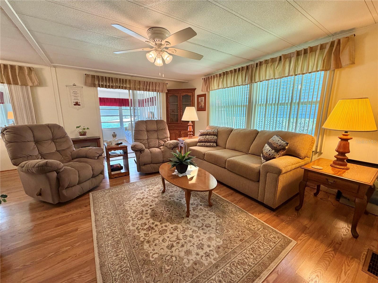 Image 8 of 78 For 344 Hawthorne Boulevard