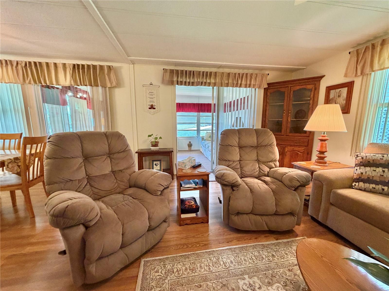 Image 9 of 78 For 344 Hawthorne Boulevard