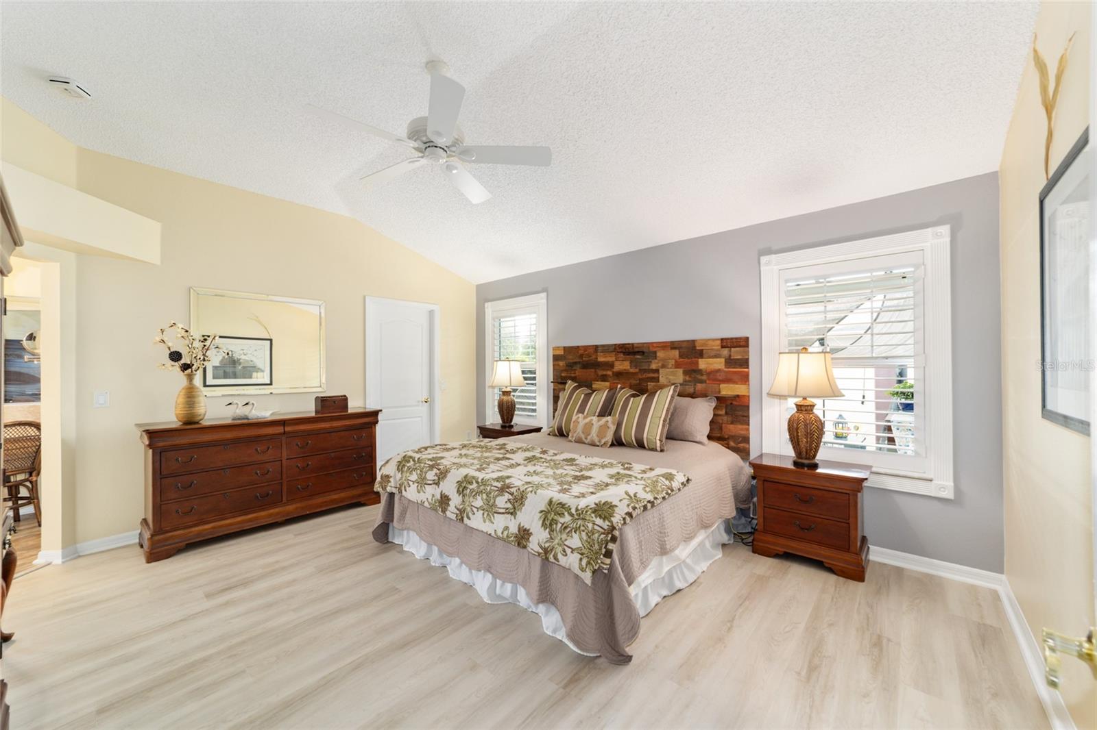 Image 26 of 56 For 1486 Golden Ridge Drive