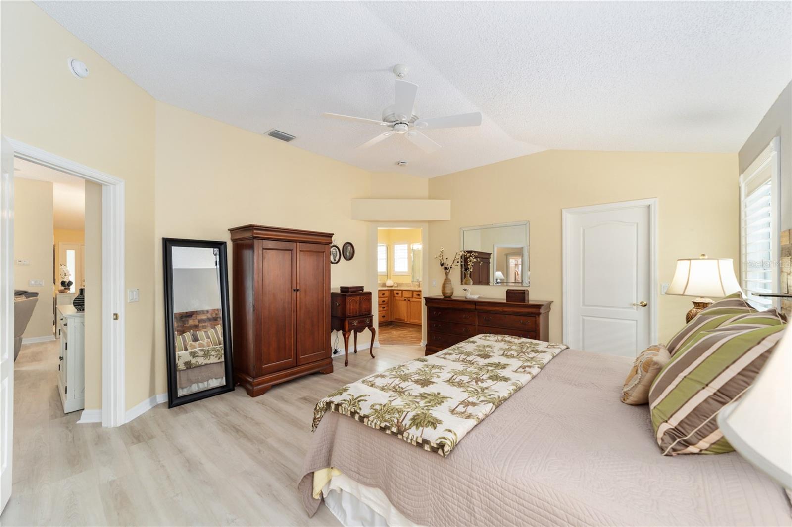 Image 27 of 56 For 1486 Golden Ridge Drive