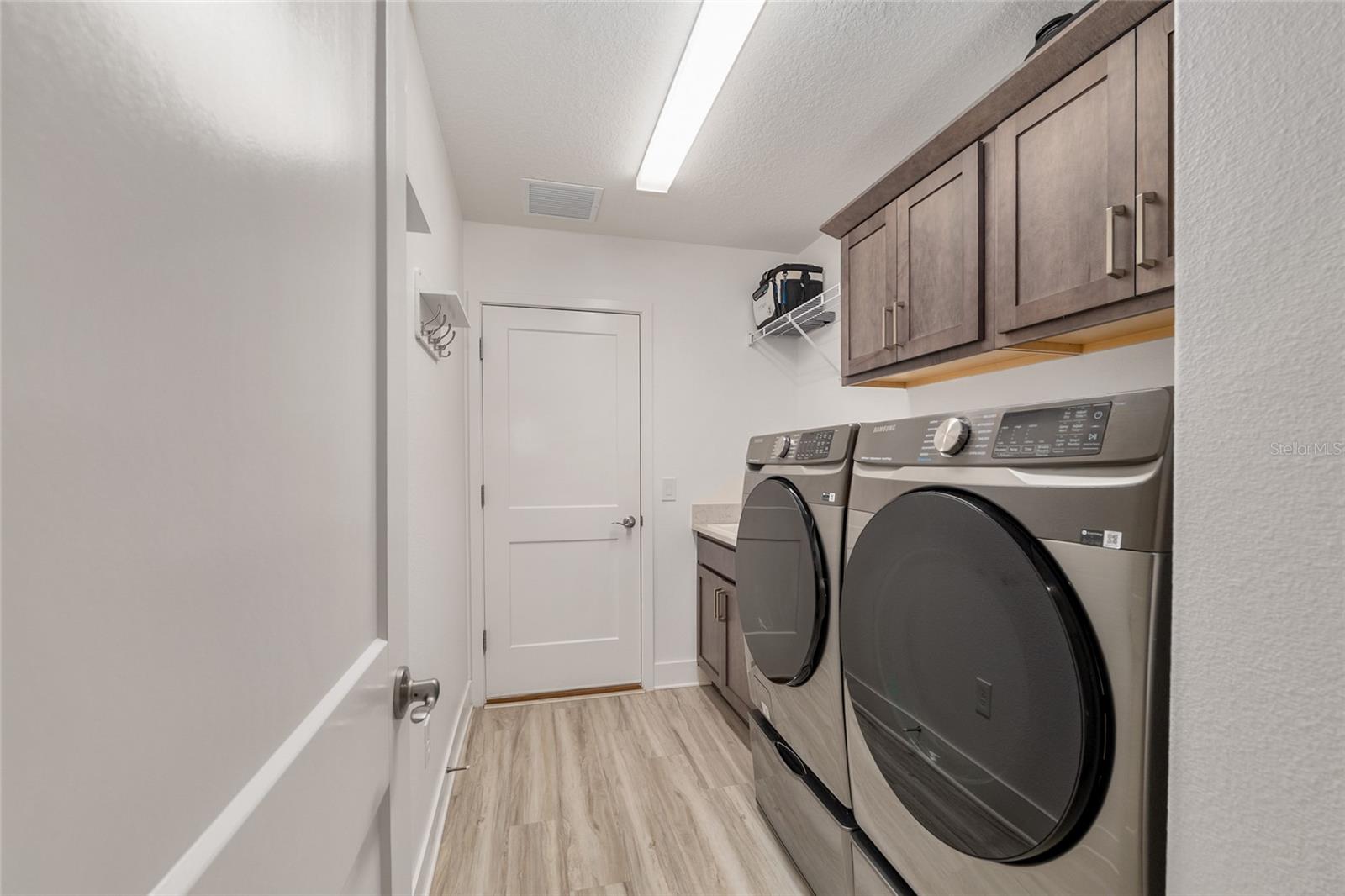 Image 35 of 83 For 1659 Mcmurtrie Loop