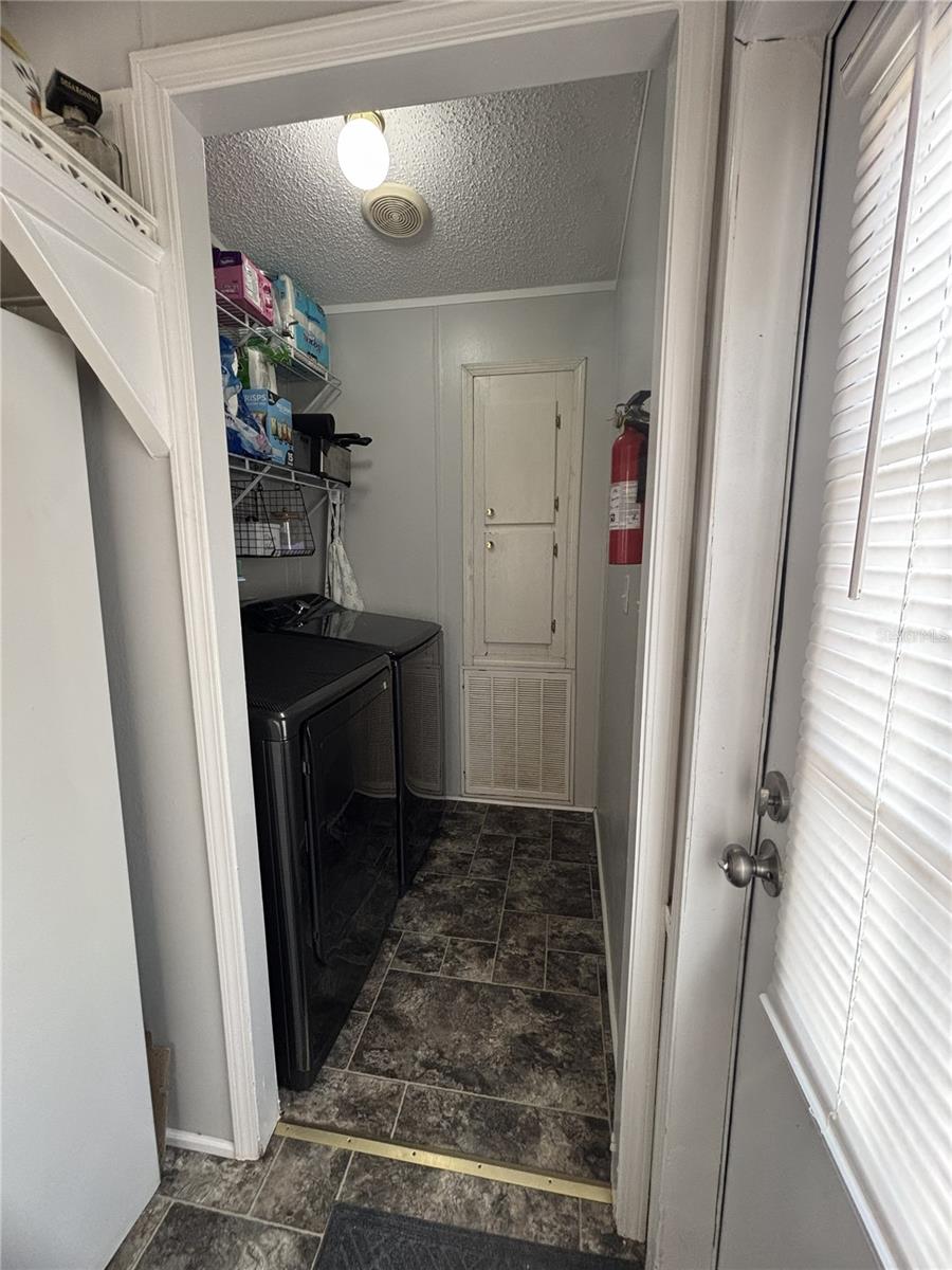 Image 10 of 18 For 16564 103rd Avenue Road