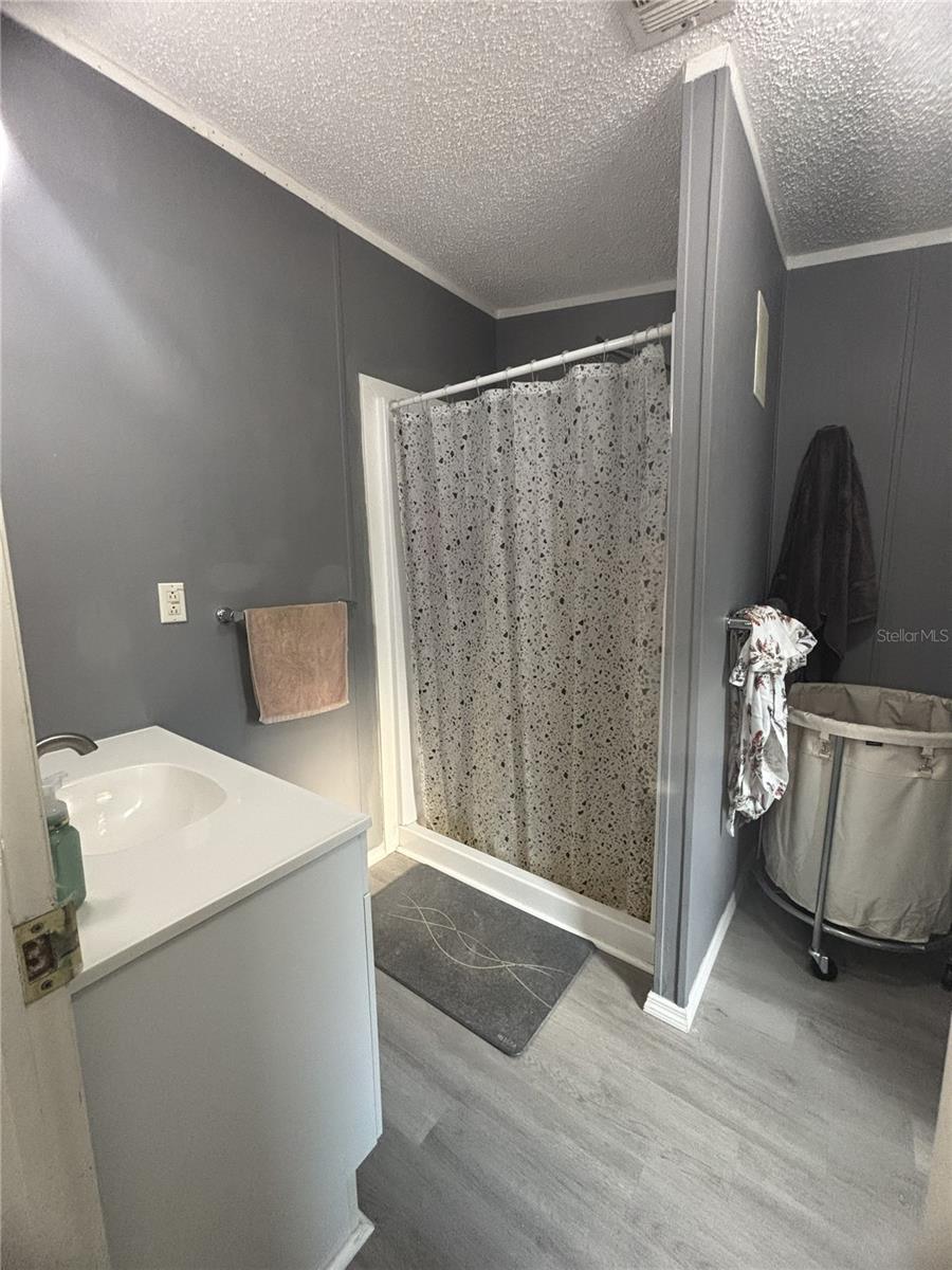 Image 14 of 18 For 16564 103rd Avenue Road