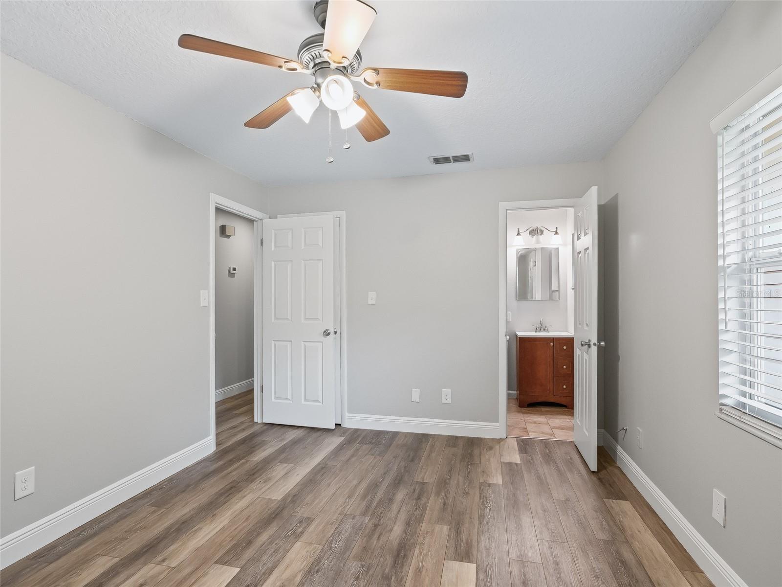 Image 21 of 52 For 8234 Us 301  