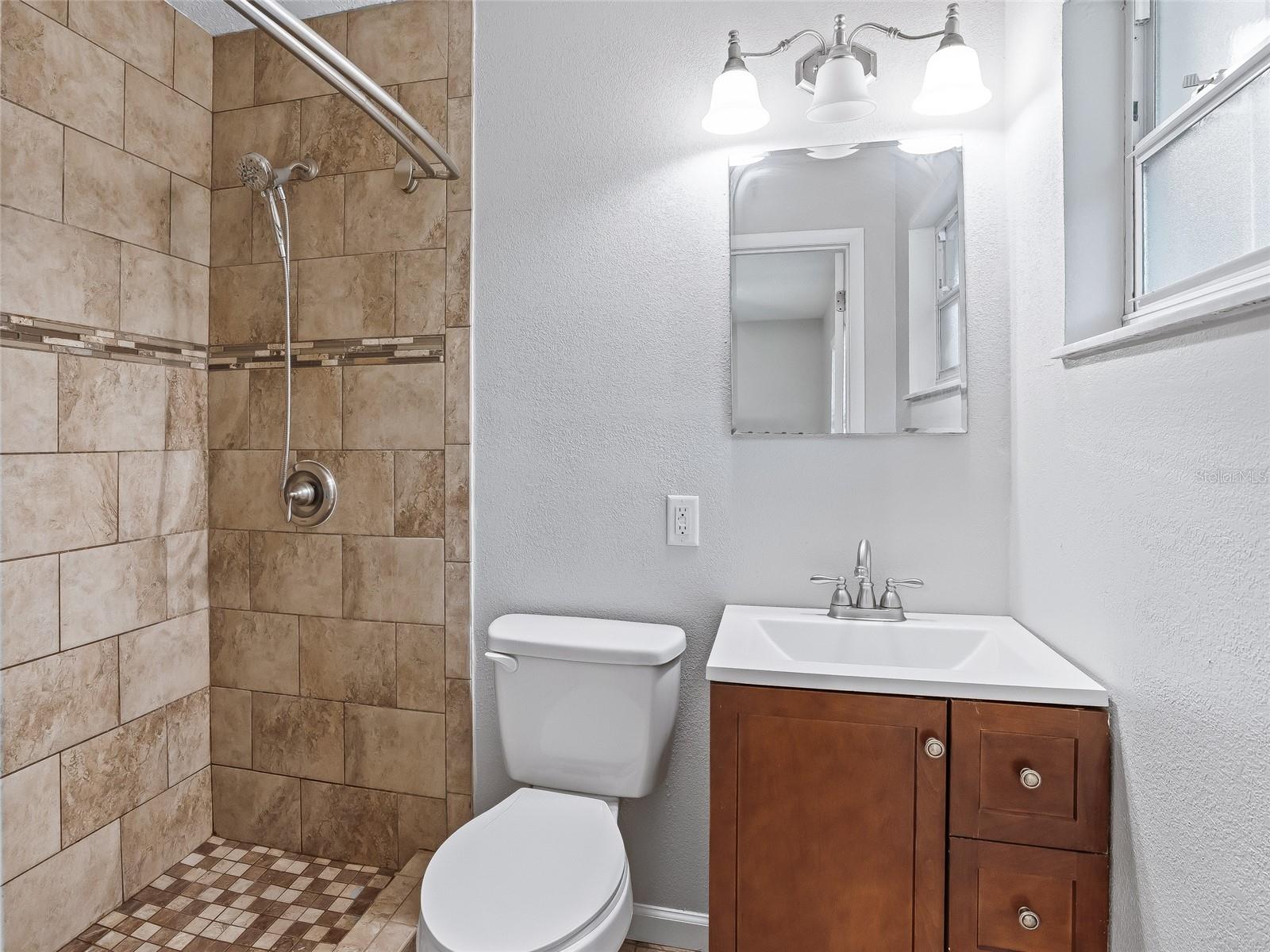 Image 22 of 52 For 8234 Us 301  