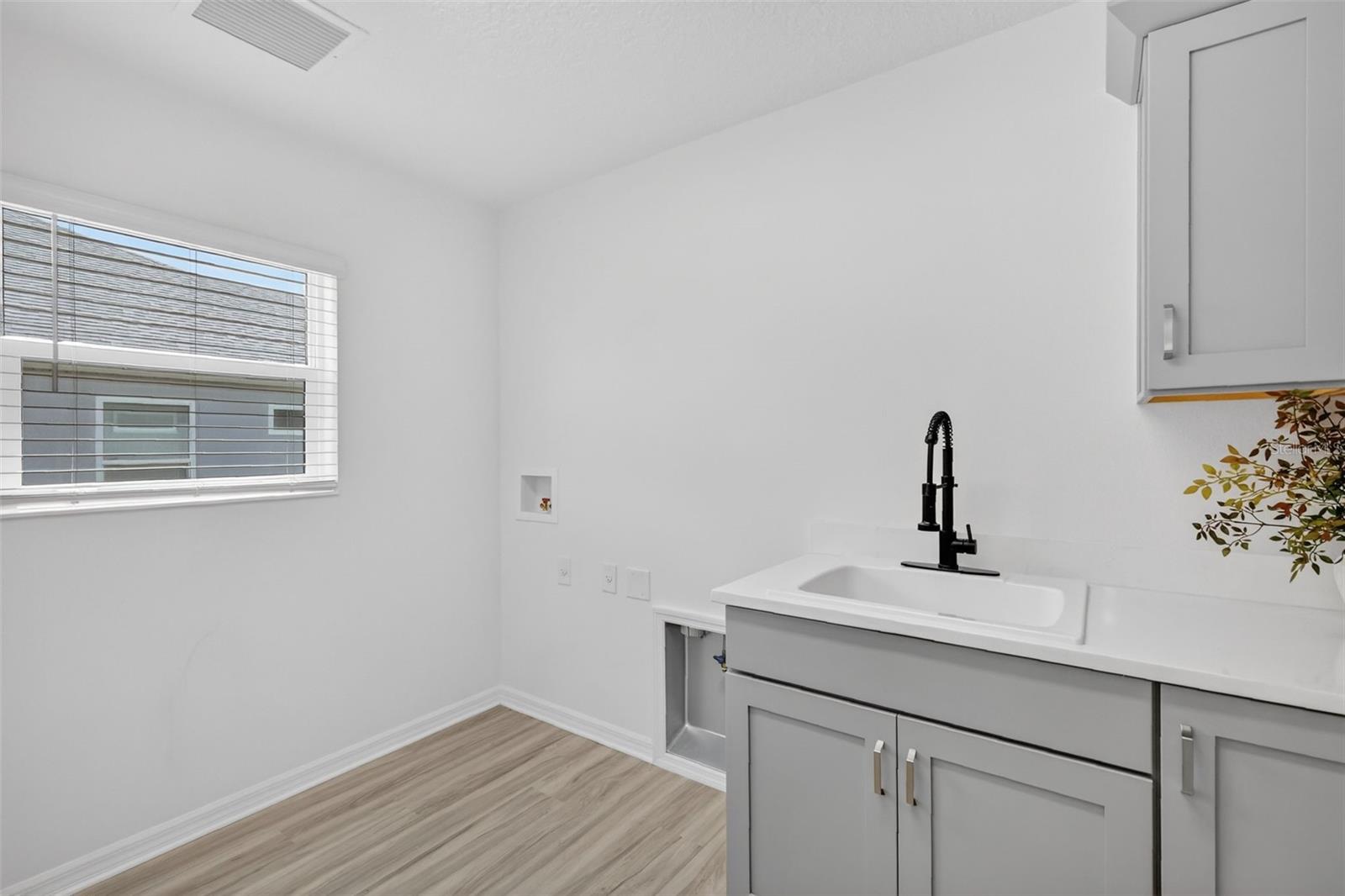 Image 11 of 52 For 1954 Mcmurtrie Loop