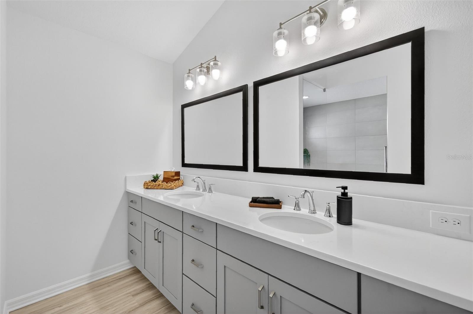 Image 27 of 52 For 1954 Mcmurtrie Loop