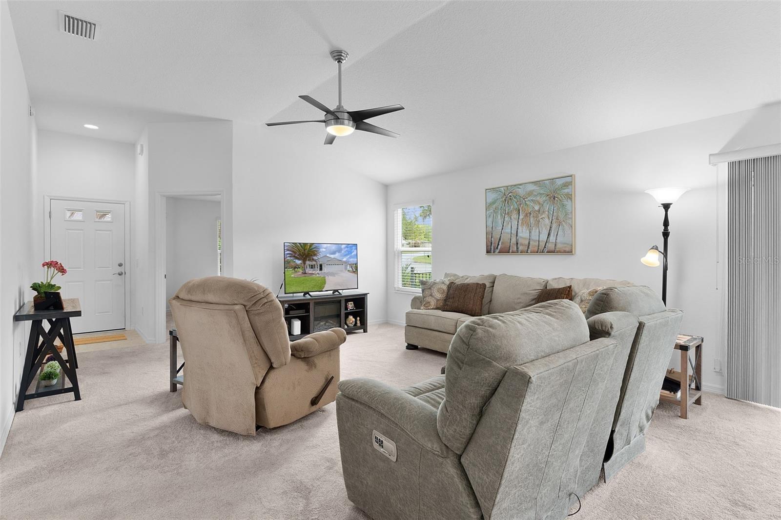 Image 7 of 44 For 733 Jason Drive