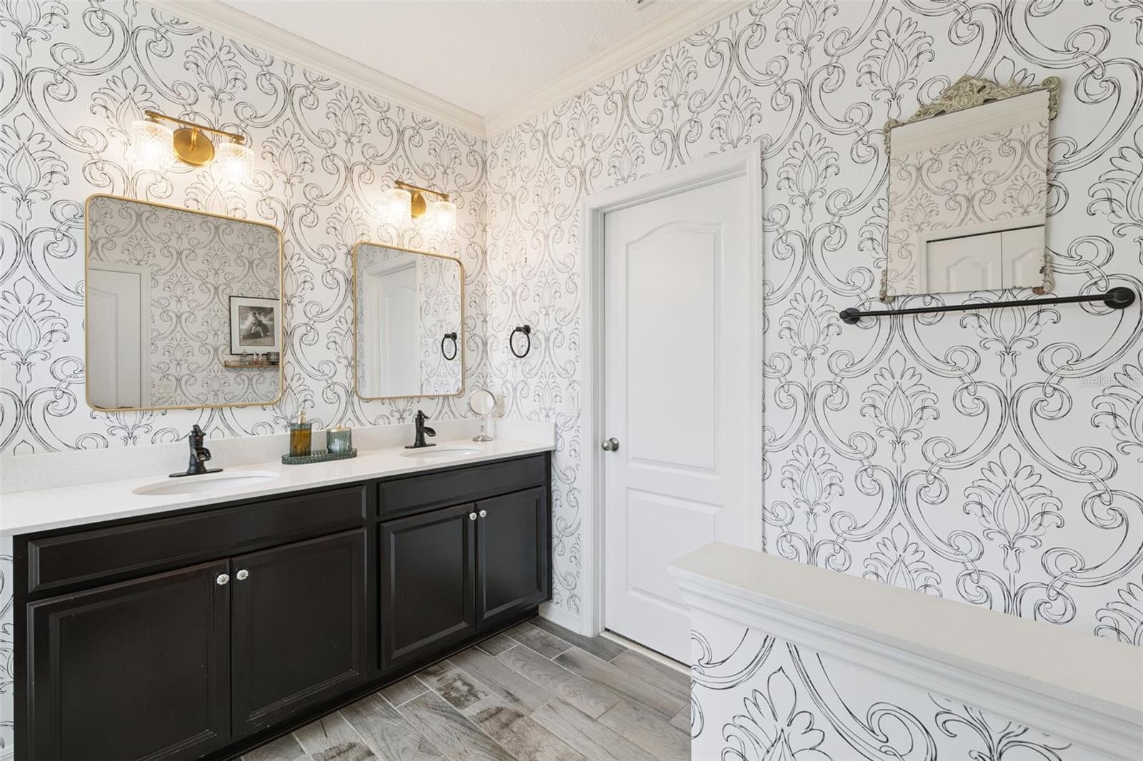 Image 21 of 45 For 1128 White Water Bay Drive